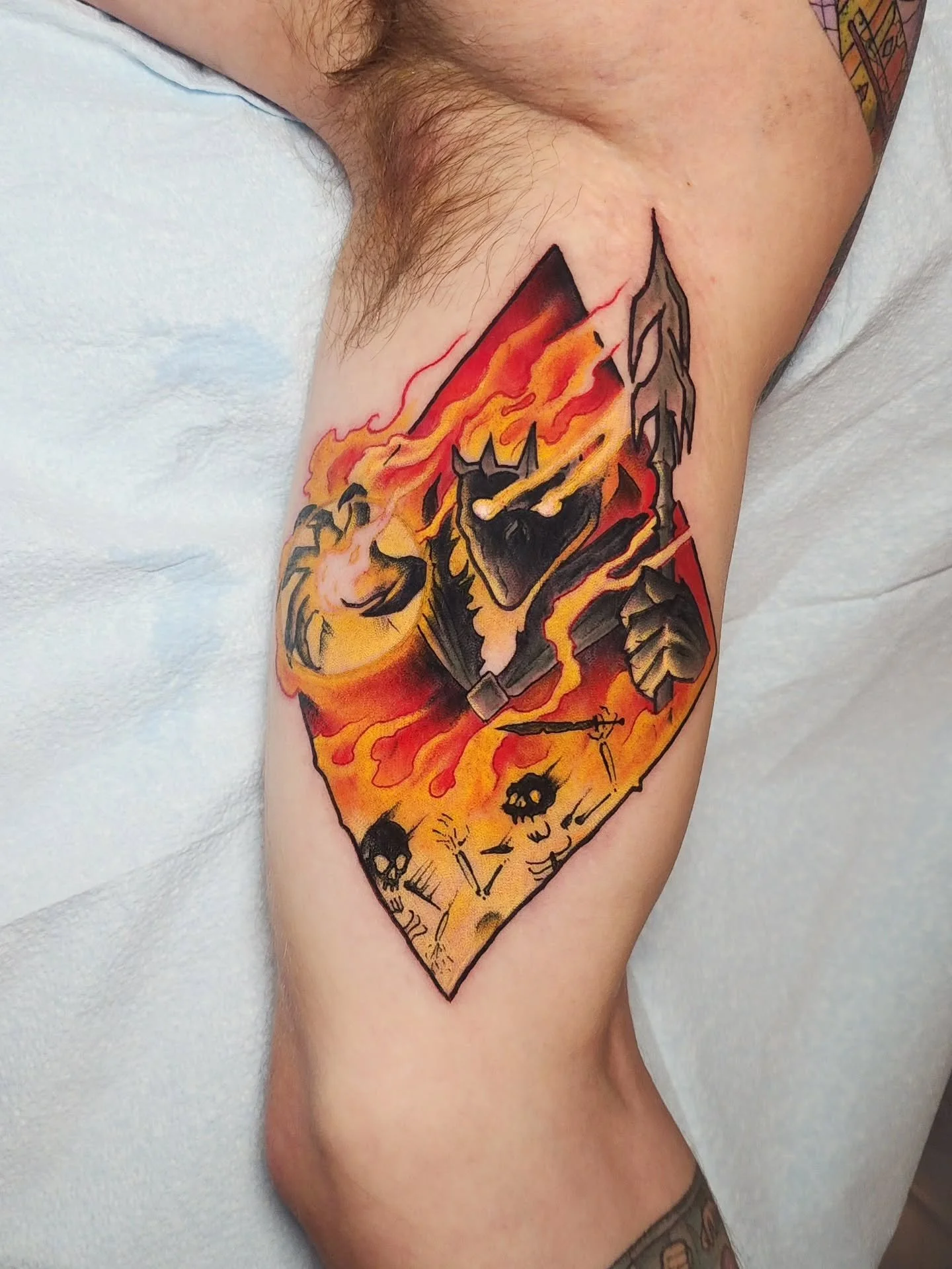 🔥 Swipe for healed &gt;&gt; 🔥

Been having a blast making this Everquest sleeve @et_cetran 

Here's a little section on Sulosek Ro, first two pictures are fresh, last one is two months healed

As a fan of fantasy art Im looking forward to adding an