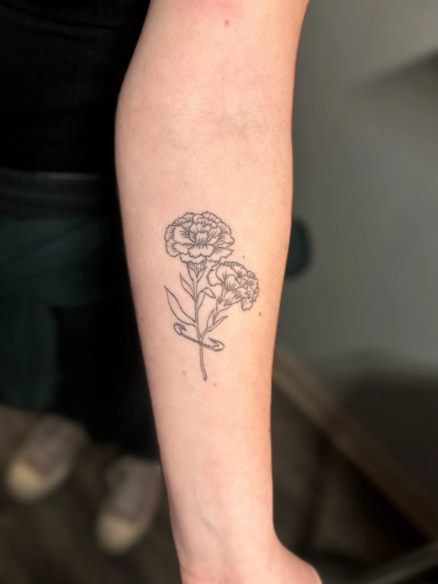🤍 Healed 🤍 @lulu_costa1219

#finelinetattoo #floraltattoo #boygenius #tattoosbymeggles #soulmachinetattoo