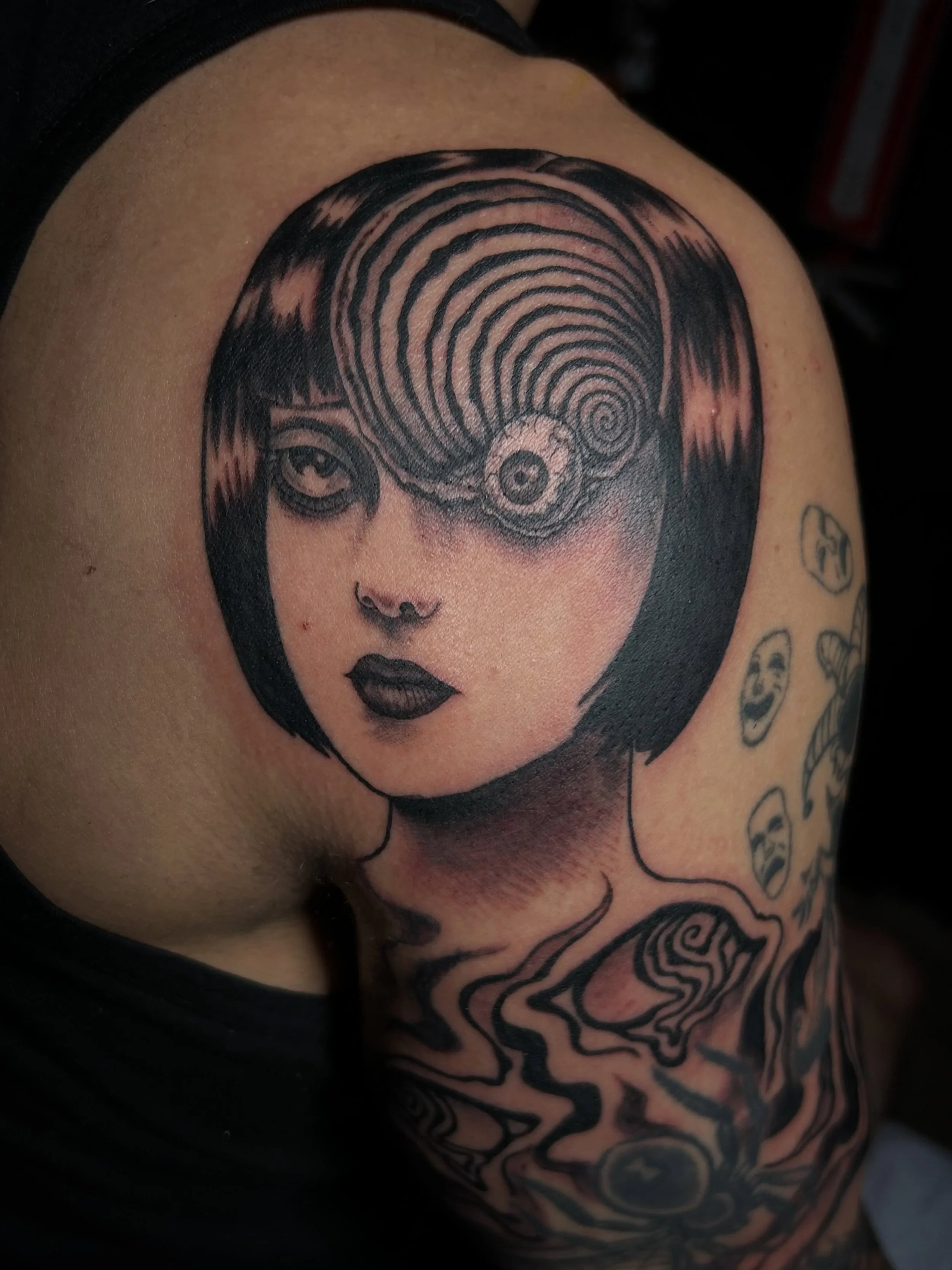 What a cool addition to @nicktracy.5 horror sleeve!
Thanks again dude, loved making this piece.
.
#tattoo #junjiito #manga #boston #blackandgray
