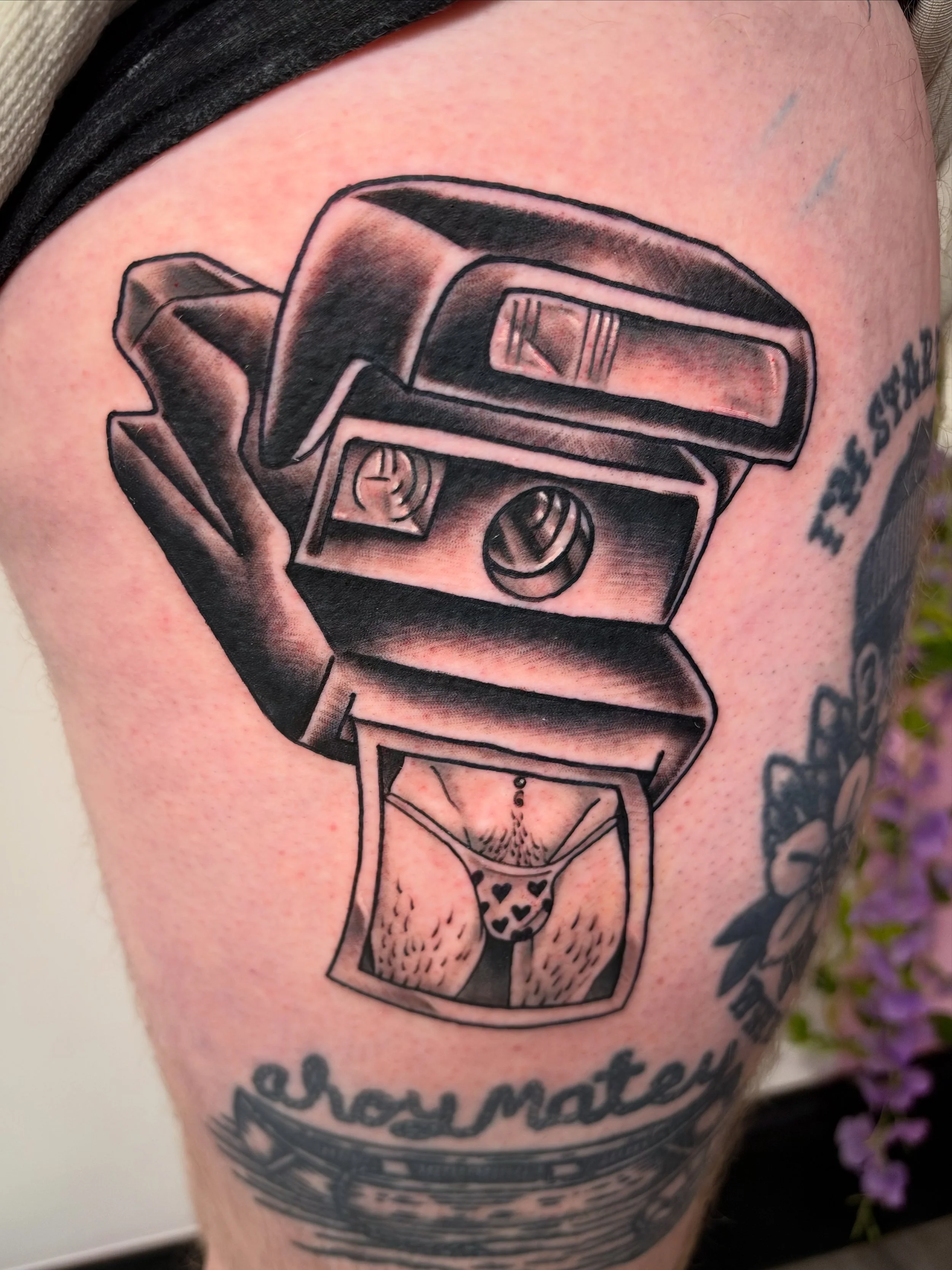 Thank you @pat_blaney for coming in and getting my flash! I&rsquo;ve waited years to do this one and I&rsquo;m so excited with how it came out!
.
#flash #polaroid #nudes #tattoo #photograph