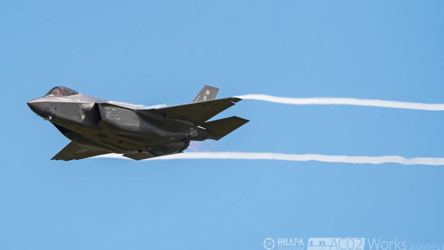 「Bringing ribbons」

A USAF Lockheed Martin F-35A Lightning II 17-5248 from F-35 Demo Team is seen here creating some vortices on Airshow London 2020.

====================
Taken on 2020.09.13 at #airshowlondon.
#londonontario #yxu #cyxu #usaf #united
