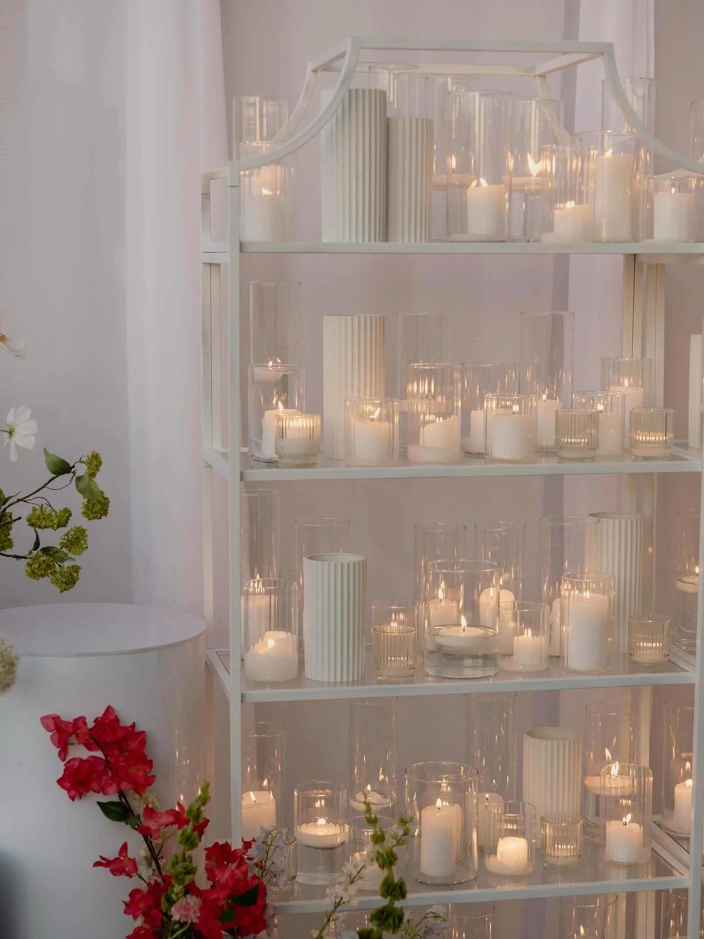 With wedding season approaching, you can&rsquo;t forget the details! We love how easily you can personalize our shelves! They come in White, Black and Gold ✨