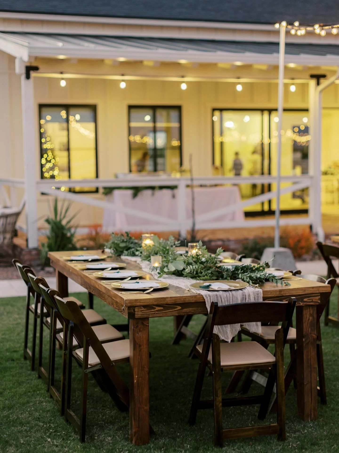 Making Thanksgiving plans? We are offering Will Call pick up to make your life easier! 

Pick up: Wednesday 11/26 @8am-10am
Return: Friday 11:28 @8am-10am

Inquiry today through our website, DMs, or email at party@varsityeventsaz.com ✨