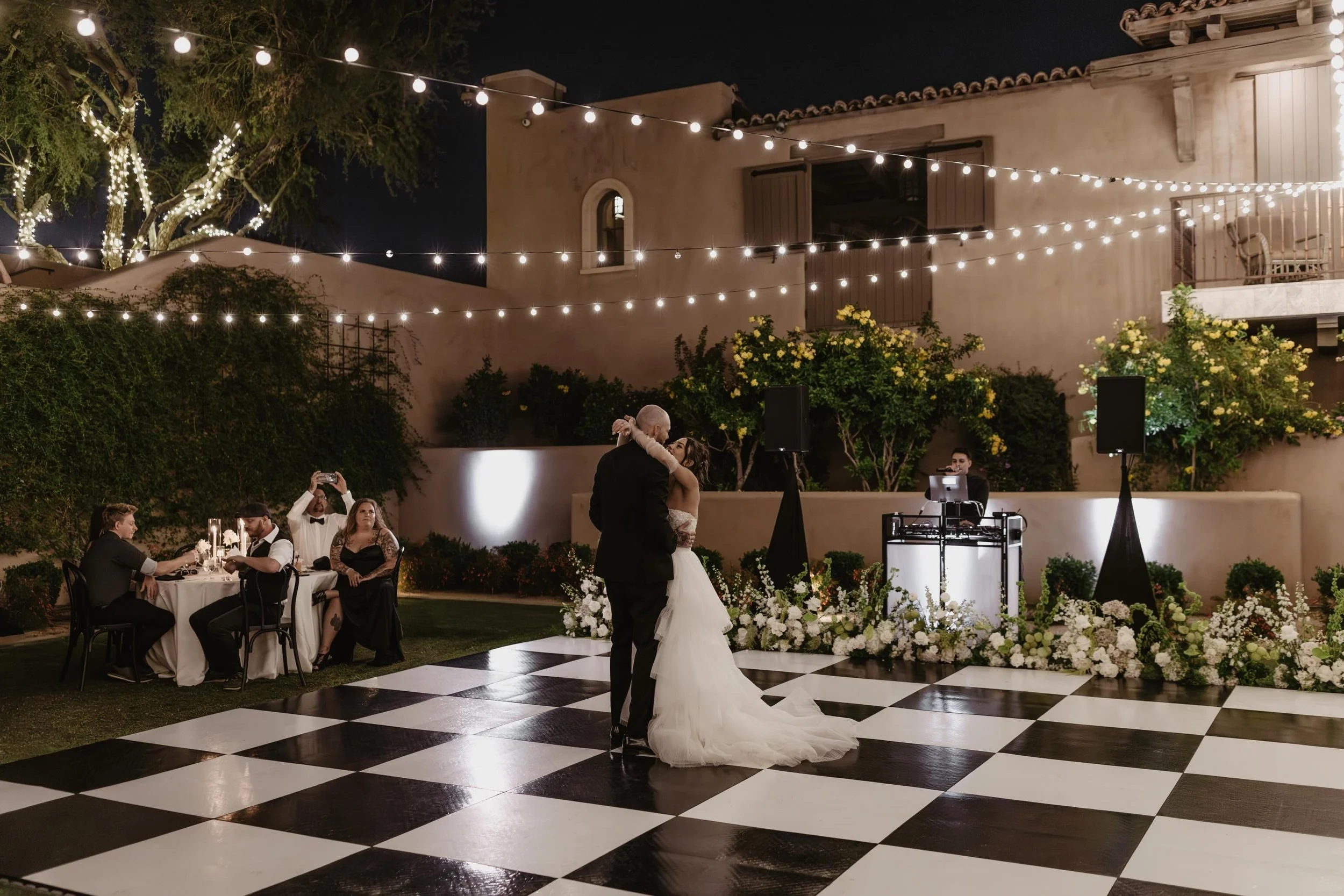 This and a room full of the people you love most🤍

#arizonaeventrentals #eventrentals #weddingrentals #weddinginspo