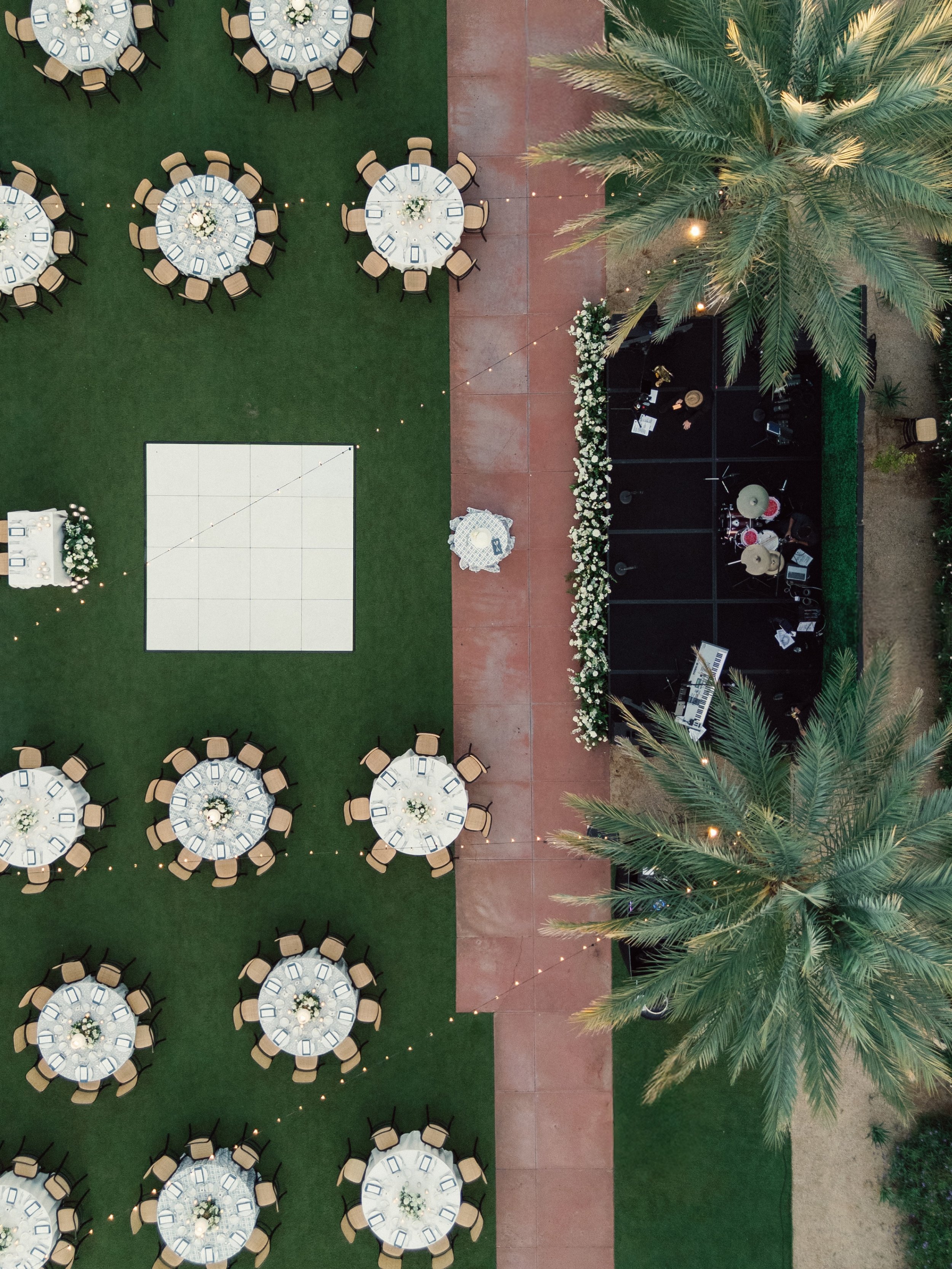 The perfect set up for a night to remember!

#eventrentals #azbride #arizonaweddingvendor #weddingrentals #weddingchairrentals