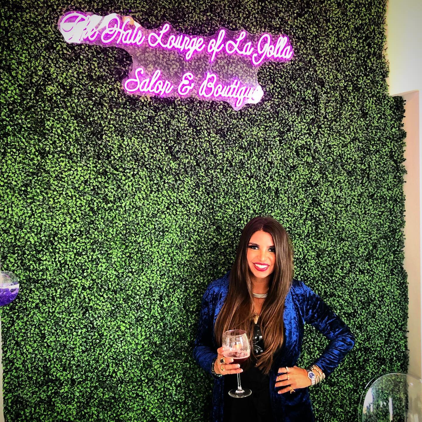 HUGE THANK YOU TO @thetashteam for taking all my wild ass ideas and making them a reality and come to fruition ! #thehairloungelajolla #framboise #selfiewall #bluevelvet #naturalhaircolor @davidyurman