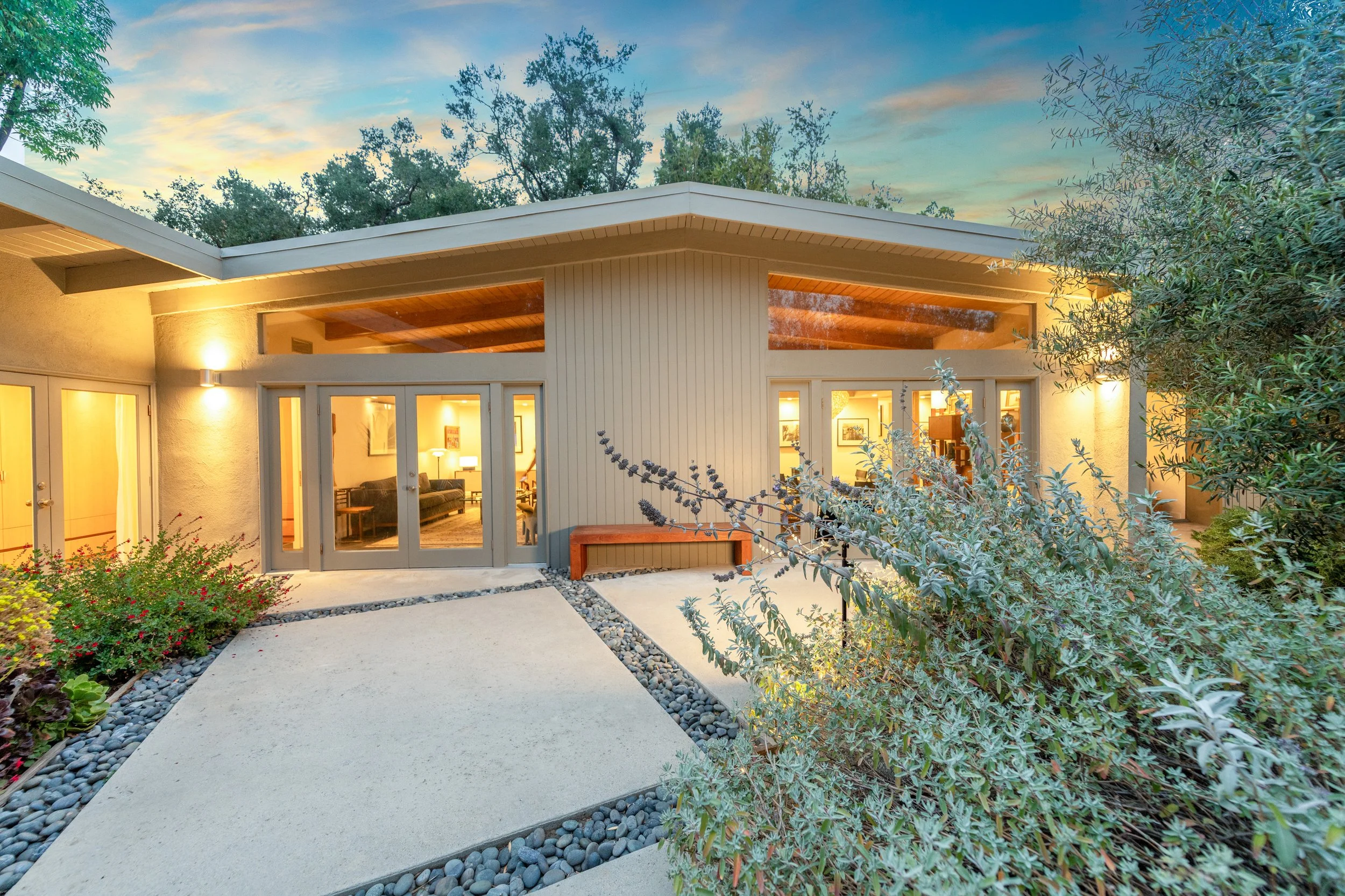47    4135 Meadowridge Pl.jpg