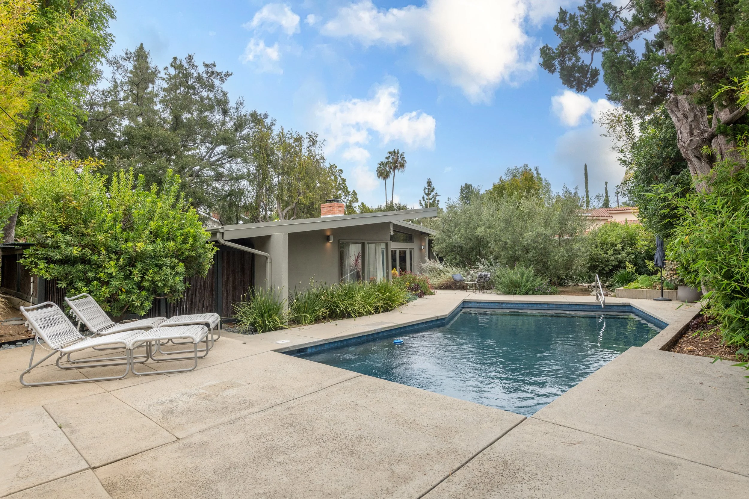 43    4135 Meadowridge Pl.jpg