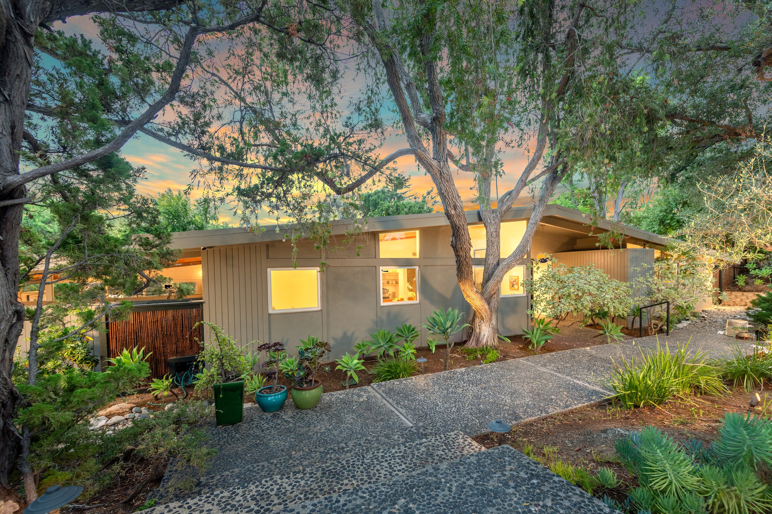 4    4135 Meadowridge Pl.jpg