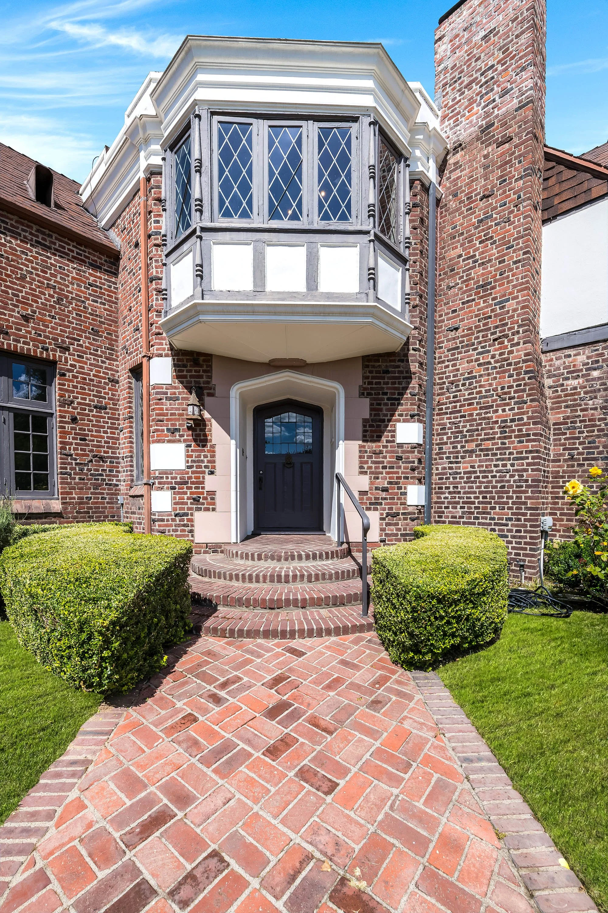 2441 Glendower Ave
