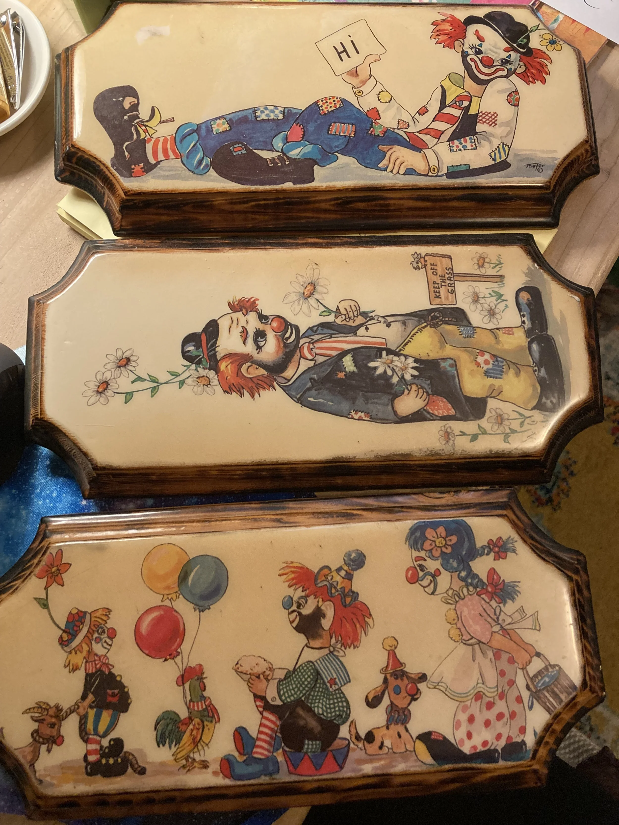 VINTAGE CLOWN PLAQUES