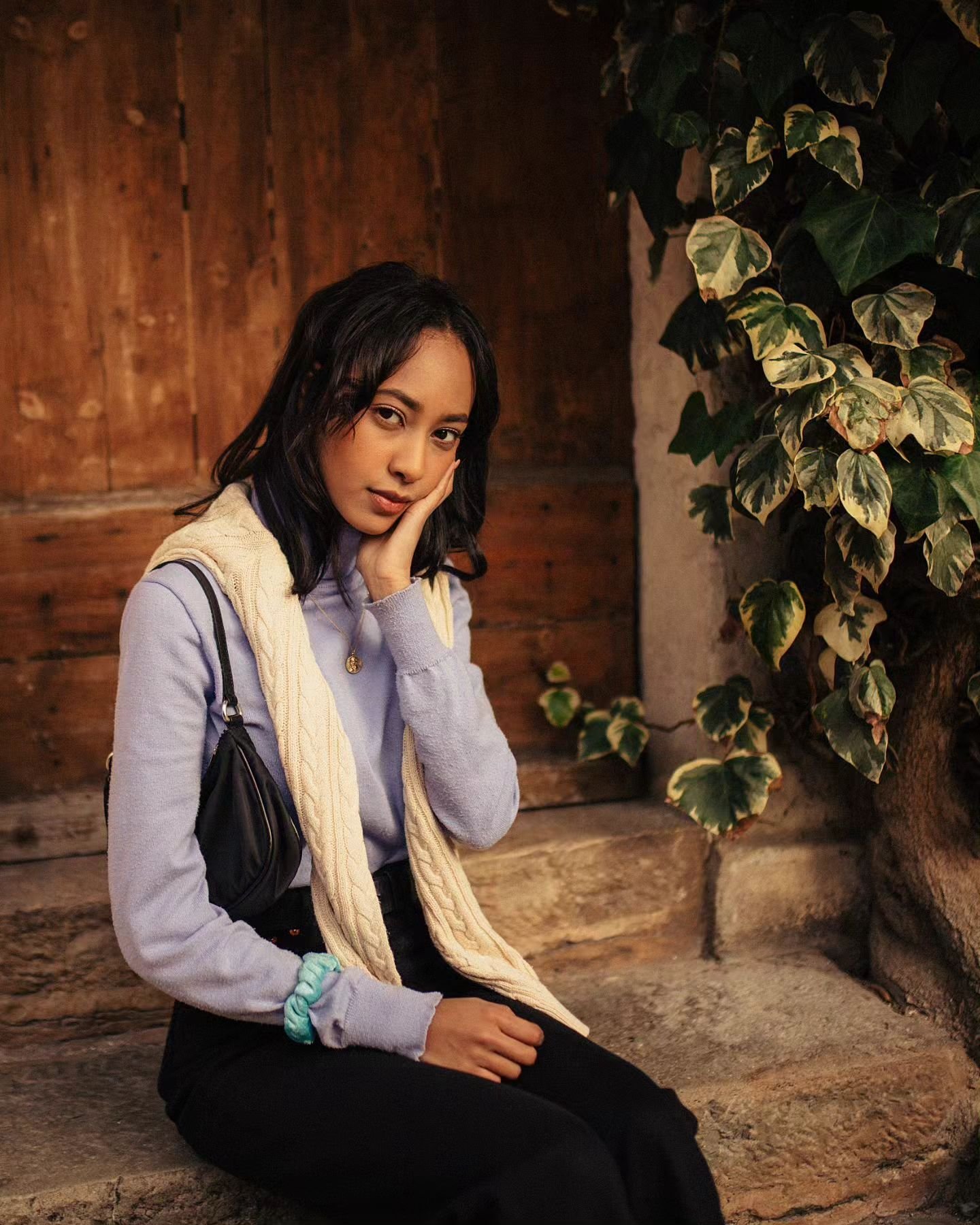 Street Portraits 🇫🇷
@monalisayohannes 
.
.
.
#lbphotocinema #portrait #photography #france