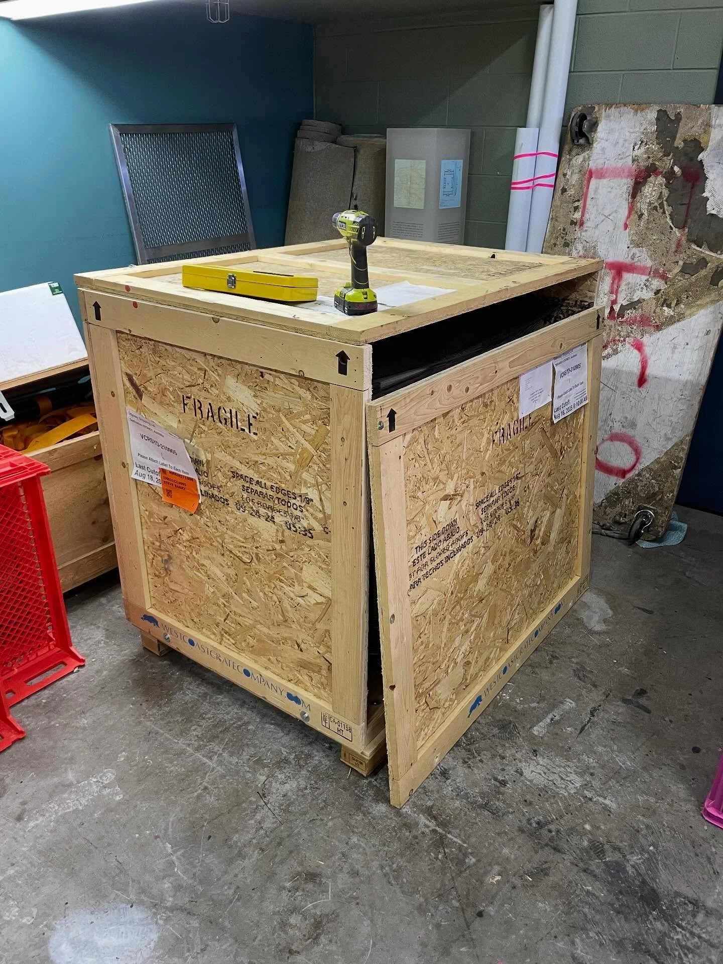 I don&rsquo;t often post unboxings, but when I do&hellip;📦😍

Uncrated this beauty today after a few months in transit from Vancouver - 1960 Hammond A100. If I disappear for a while, you know where to find me! 🎹🎹 @sydneycon 

#hammondorgan #jazz #