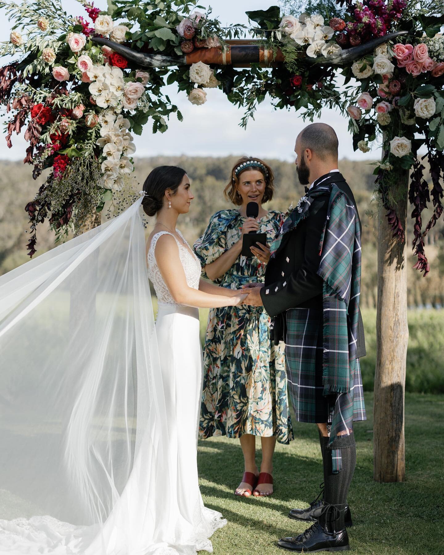 b e t w e e n  t h e  g u s t s , t w o 
b e a i t i f u l  h u m a n s  s a i d &lsquo; i  d o&rsquo; .
.
.
@alexcohenphotography 
@sophieems__ 
@credaroweddings 
@southwest_wedding_vibes 
@signaturefloraldesign 
.
.

#thesaltycelebrant #localcelebr