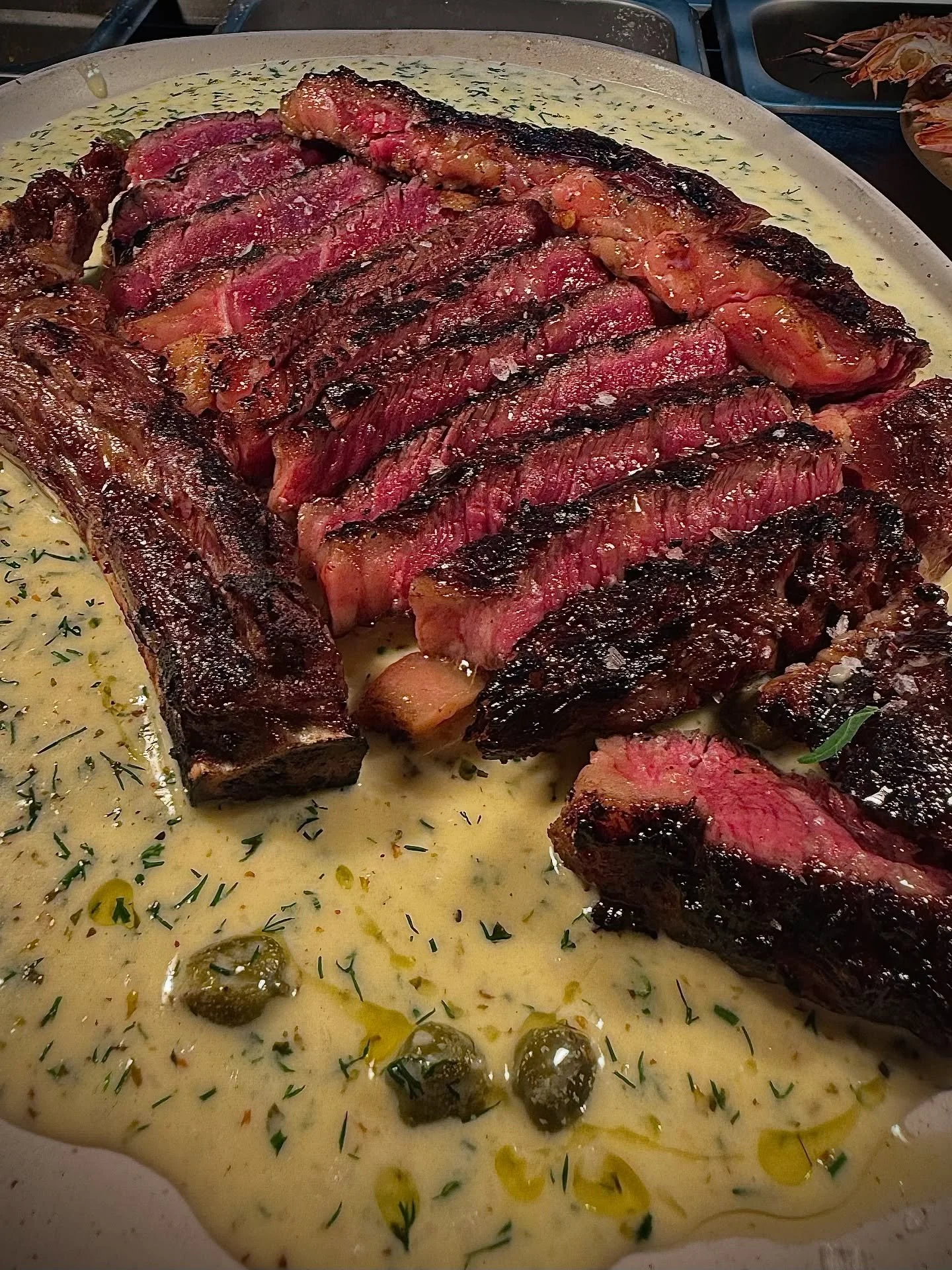 Experience the refined Galician-style rib eye from Vintage Beef Co., masterfully dry-aged and grass-fed for exceptional flavor.
Paired with an elegant garlic-dill cream sauce.
🇬🇷