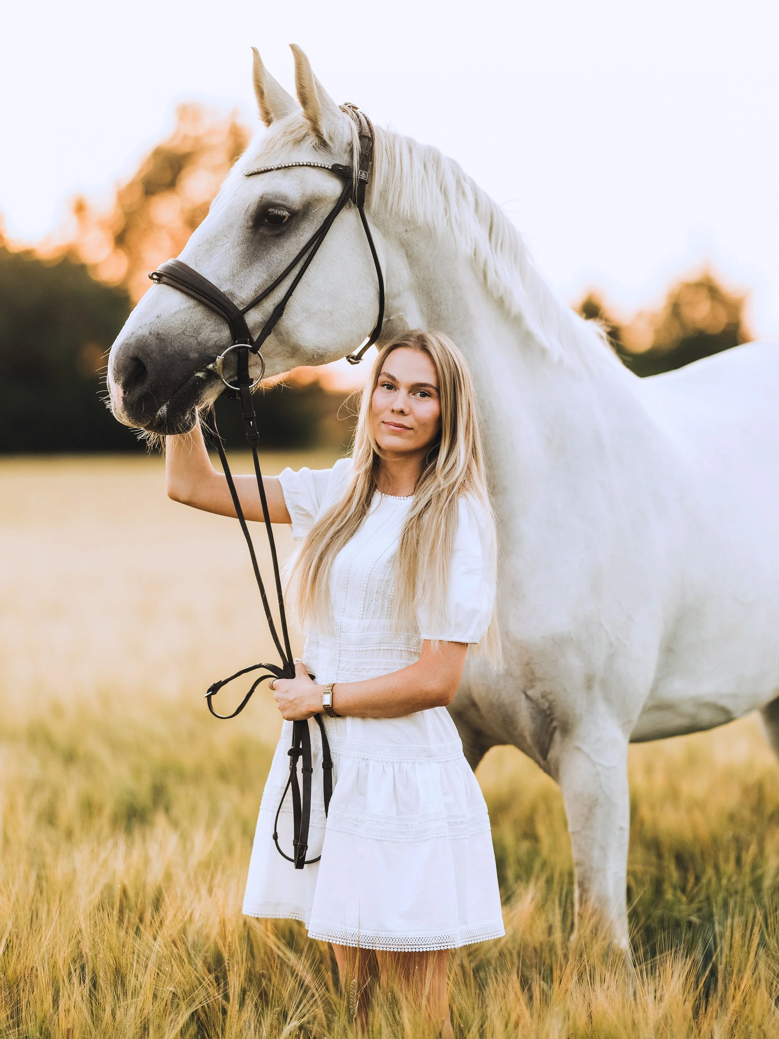 B&aring;de sommeren og efter&aring;ret har budt p&aring; de fineste solnedgange og det forts&aelig;tter med flere shoots i lige netop dem denne m&aring;ned🌞🌾 

Jeg kan selvf&oslash;lgelig aldrig garanteret vejret arter sig til en fin solnedgang net