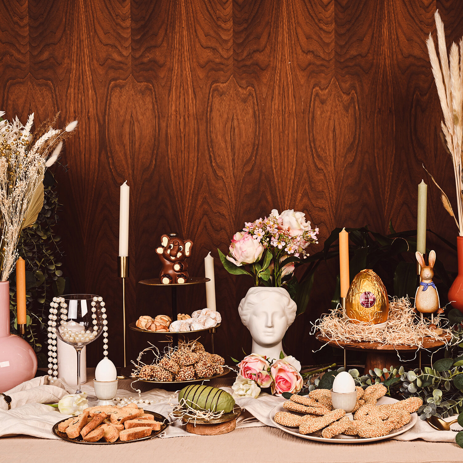 Can't get enough of this Easter collaboration between our studio and @busybeemalta 🐰🌹

We procured all of the props thanks to the fabulous @butlers_malta  and set up the scene for their Easter specials 🌸 Make sure to get your hands on their delici