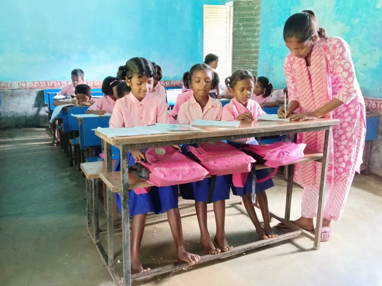 SS Chameli Kumari teaching in Medni Govt Primary School.jpg