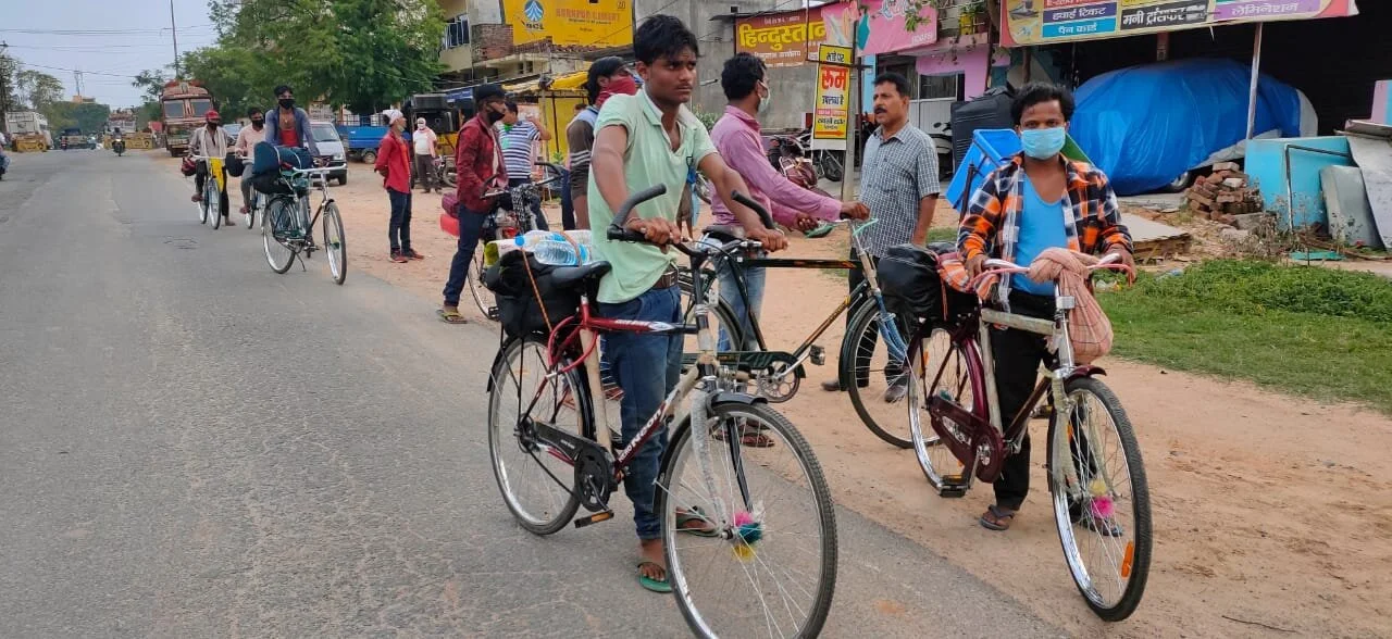 Migrant workers resorting to travel miles across the country by bicycle