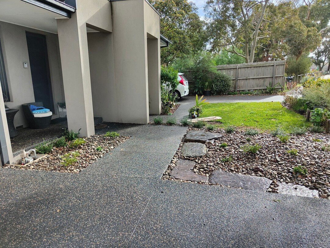 Low maintenance garden makeover!
We put in a westringia dividing hedge and some low growing natives 🌿
River pebbles to finish off ✅
Swipe for before ➡️➡️➡️

Looking for a quote? Contact us today!
✉️ natural_harmony@bigpond.com
📞 0419 722 745

#befo