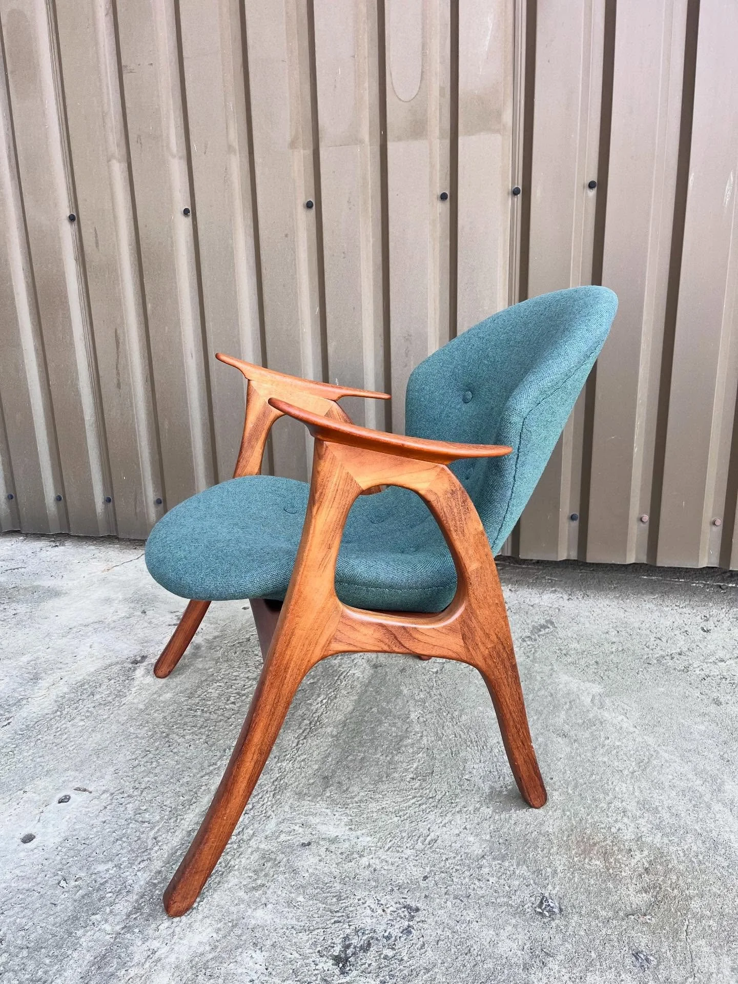 ⁣
Nyt liv til dansk design!
⁣
Her ses to flotte stole, som jeg har taget mig k&aelig;rligt af&hearts;️
⁣
F&oslash;rst og fremmest, s&aring; har jeg givet dem helt nyt skum, da det gamle var tr&aelig;t, por&oslash;st og smuldrende. ⁣

Dern&aelig;st ha