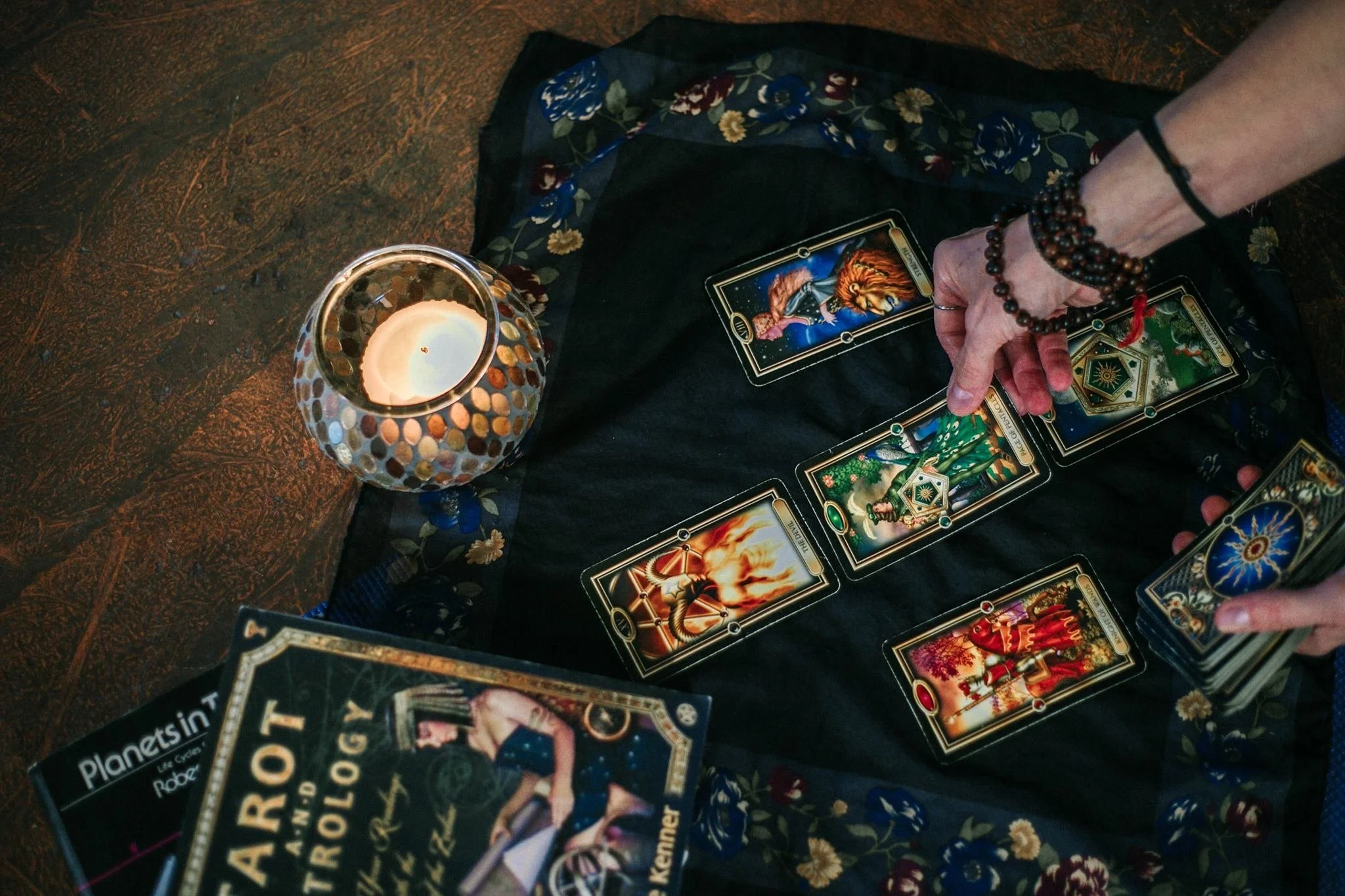 Free! Intro to Tarot Online Course with Jill Loftis