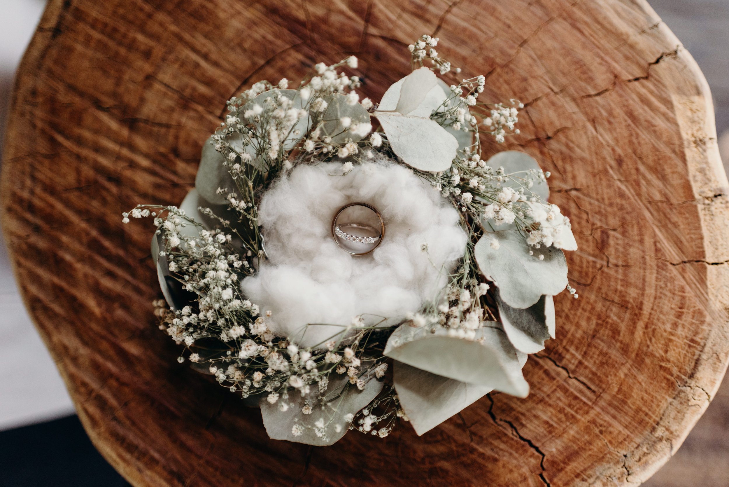 Mr + Mrs Reinecker Prep-137.jpg