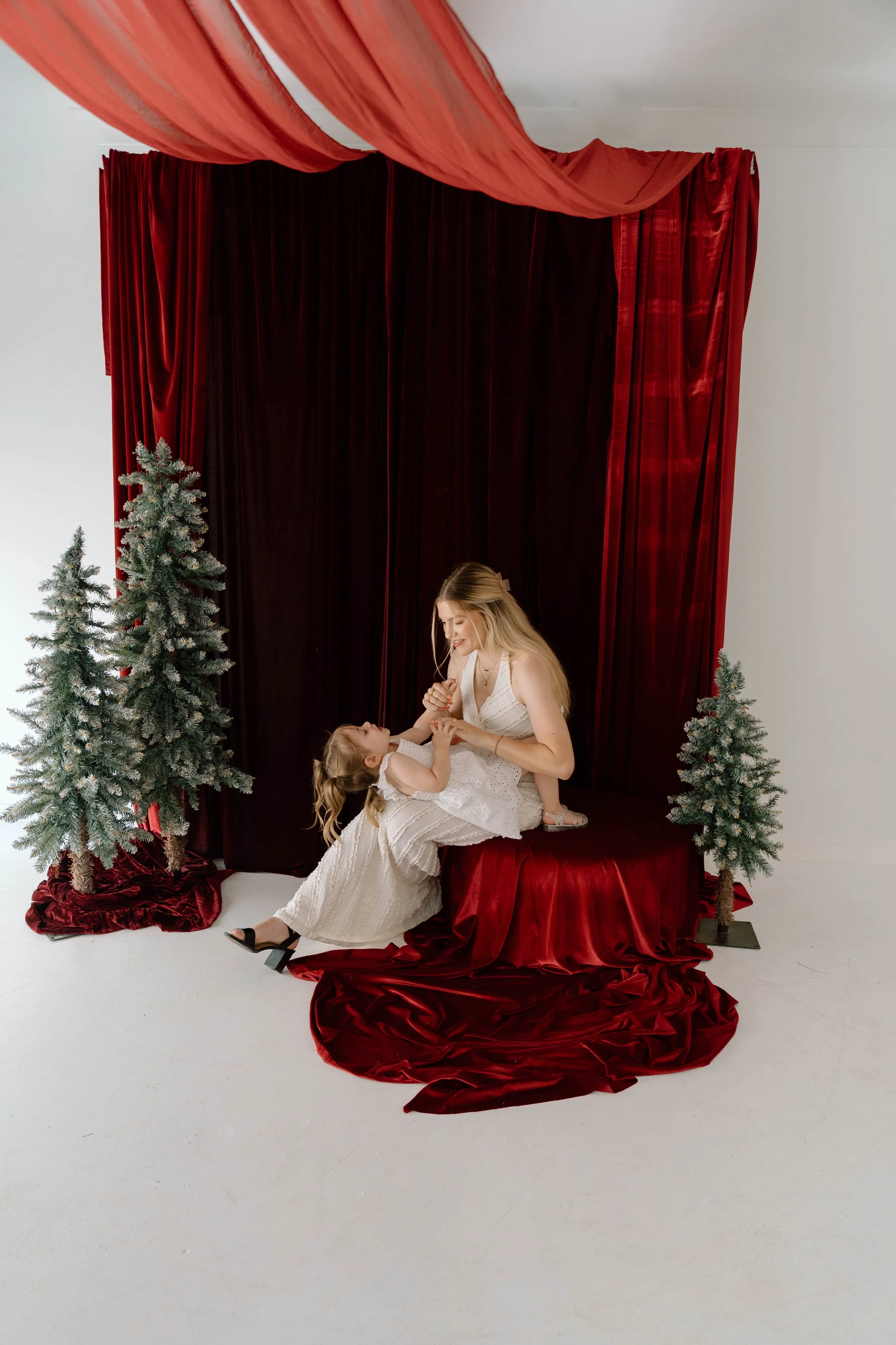 Christmas Minis  - Daphne Sky Studios-30.jpg
