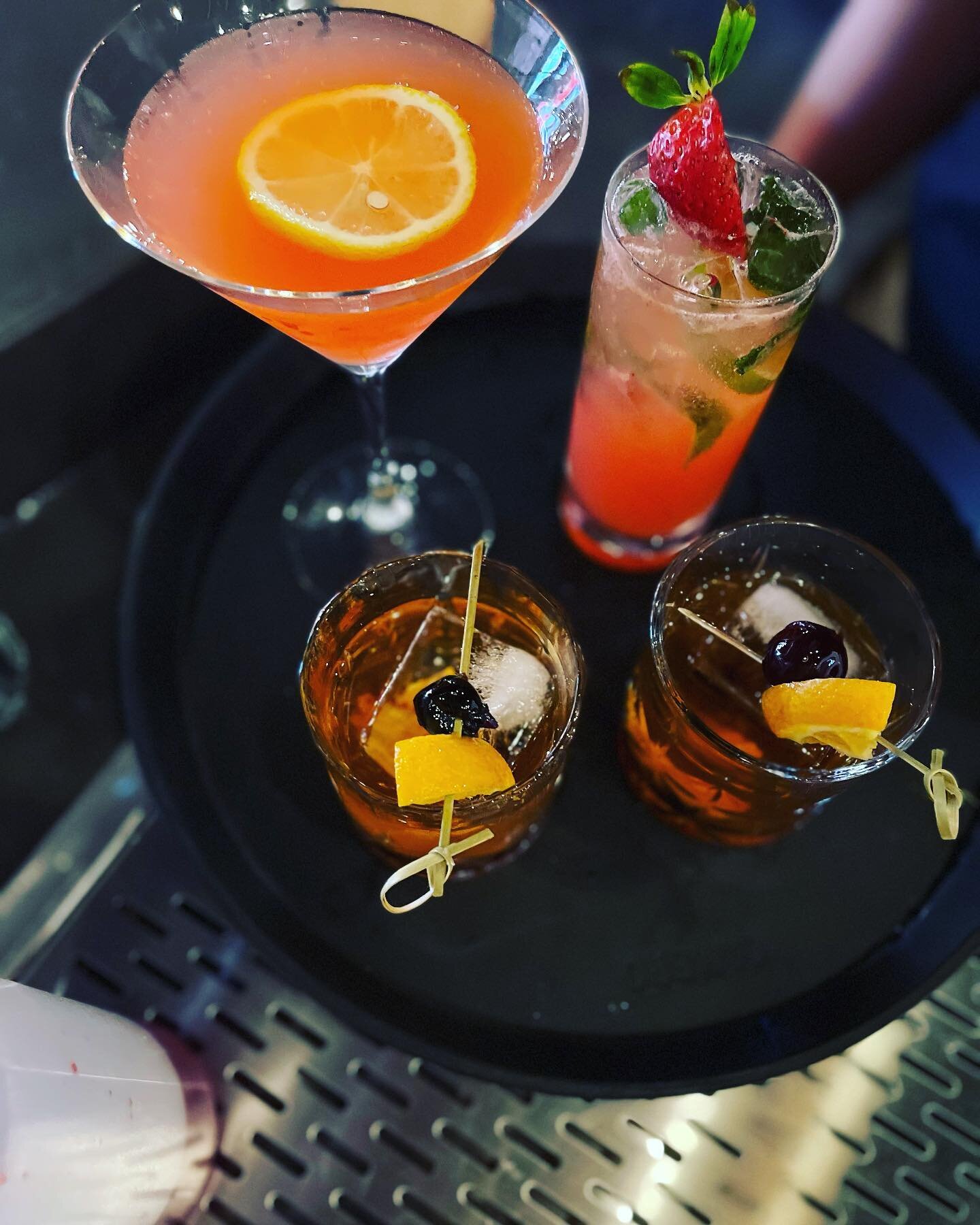 We love making delicious cocktails for everyone!
Open until 9pm🍻🥃🍸🍷