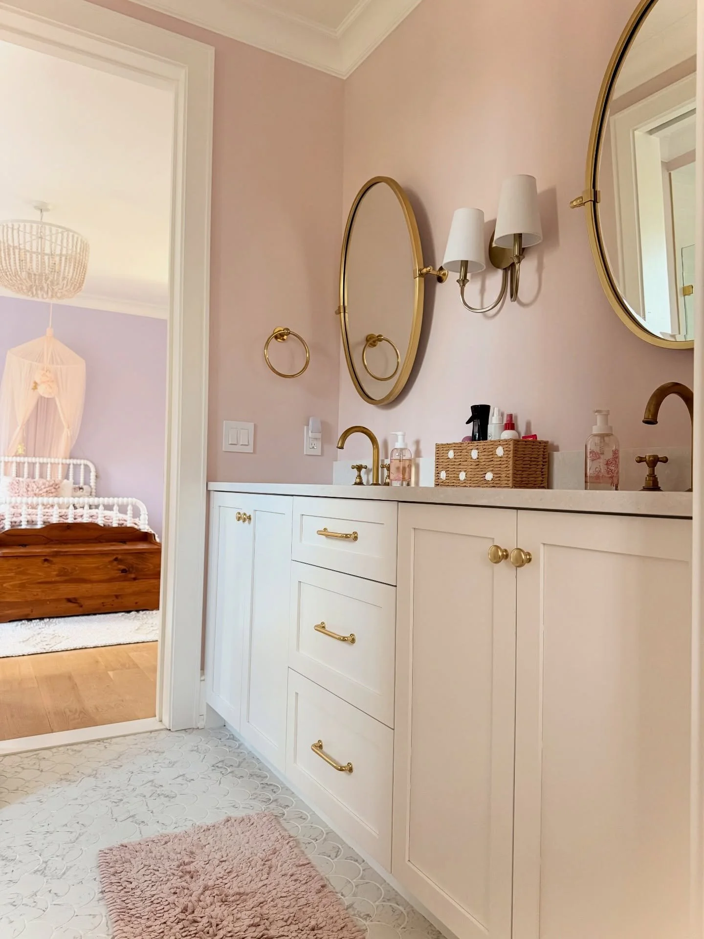 A sweet little kids&rsquo; bath refresh 🤍

This refresh focused on editing, zoning, and flow &mdash; not adding more or over-organizing with containers. Instead, it was about creating breathing room and setting up simple systems that actually work f