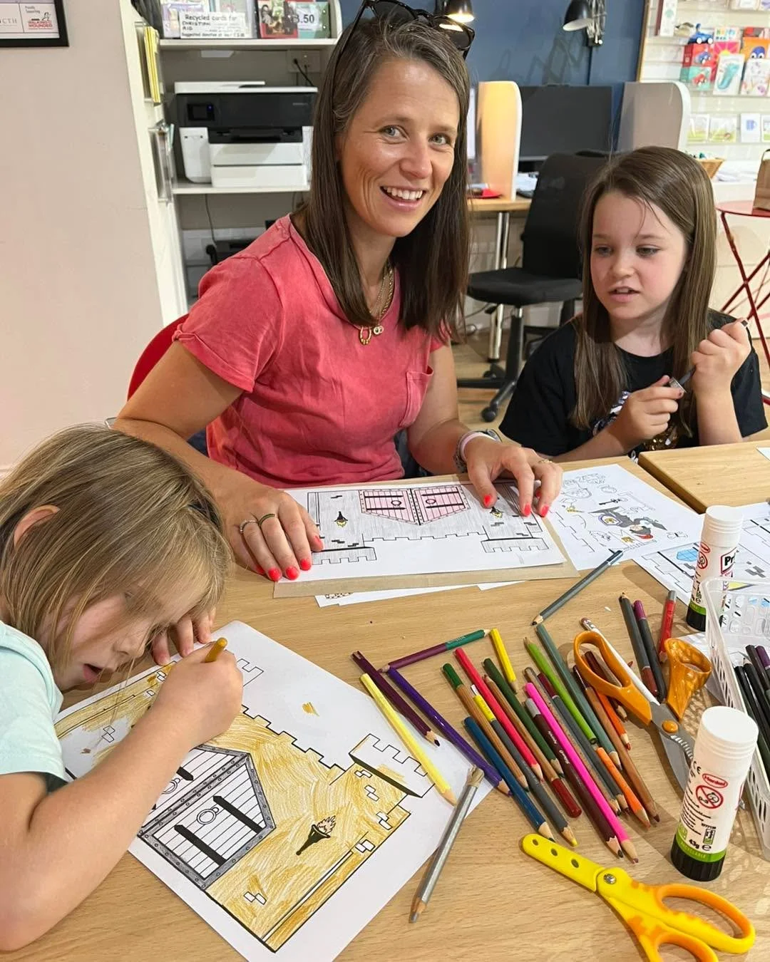 Huge thanks to our wonderful volunteer Sarah who led a lovely craft afternoon in  The Fernhurst Hub. As one mum said, It was a lovely start to the school summer holidays.  Our next date is on 20th August where children will be making a mini theatre.
