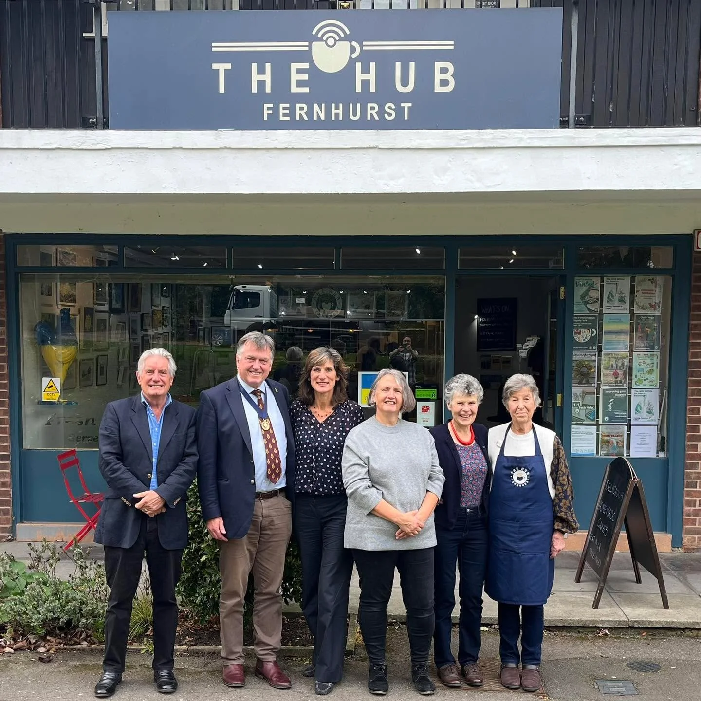 We were honoured to have a visit from the High Sheriff of West Sussex, Dr Tim Fooks.  He met lots of our regular customers and volunteers at The Fernhurst Hub and even helped putting up pictures for our new Open Call Art Exhibition!

#fernhurst #fern