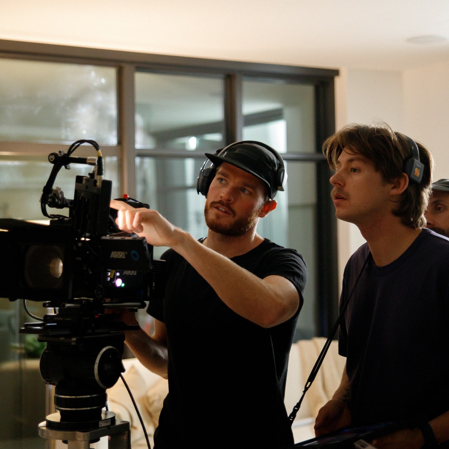 Behind the scenes of 'Rhythm' for @mayfairwestbygrosvenor.  A real pleasure to create this with such a talented crew.

Director - @jordanfindlay_
DOP - @niccollarfilm
Production - @bouvamedia
1st AC - @ronanbryson
Line Producer - @olli_dickerson
Gaff