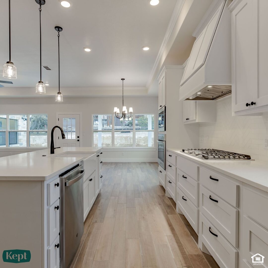 Custom cabinetry, quartz countertops, and stainless-steel appliances make this kitchen a chef&rsquo;s dream!

#newhomes #keptclassichomes #activeadultcommunity #kerrville #themeridian #homebuilder