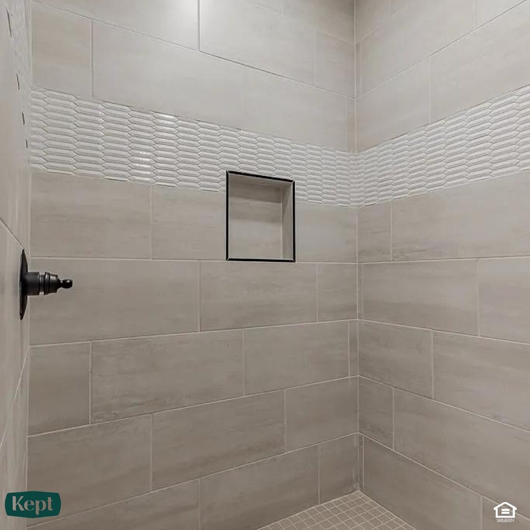 Beautifully tiled zero threshold showers in all our home&rsquo;s primary bathrooms!

#kerrville #themeridian #keptclassichomes #55plus #activeadult