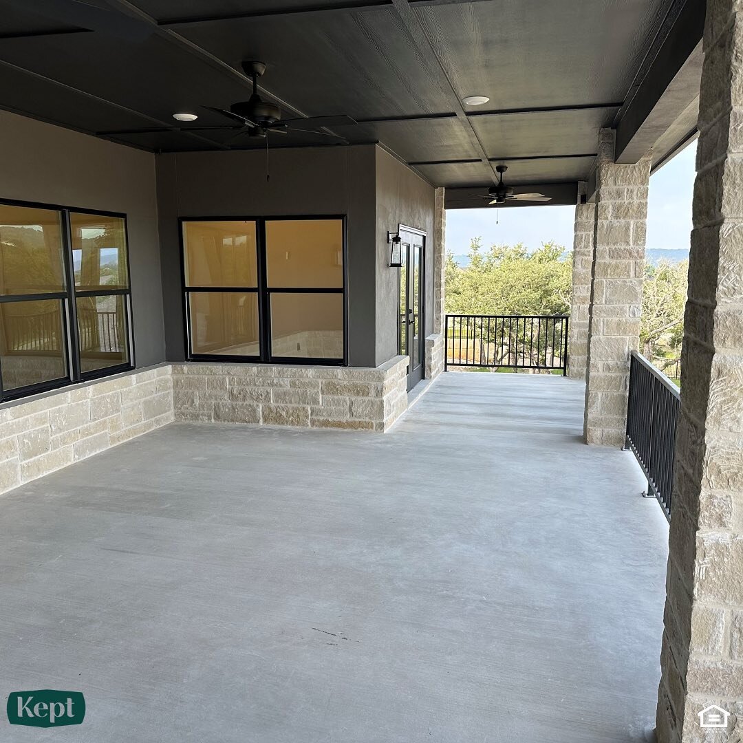 A stunning covered patio overlooking the Texas Hill Country in this recently completed home! 

#themeridian #keptclassichomes #kerrville #hillcountryliving #newconstruction #activeadultcommunity