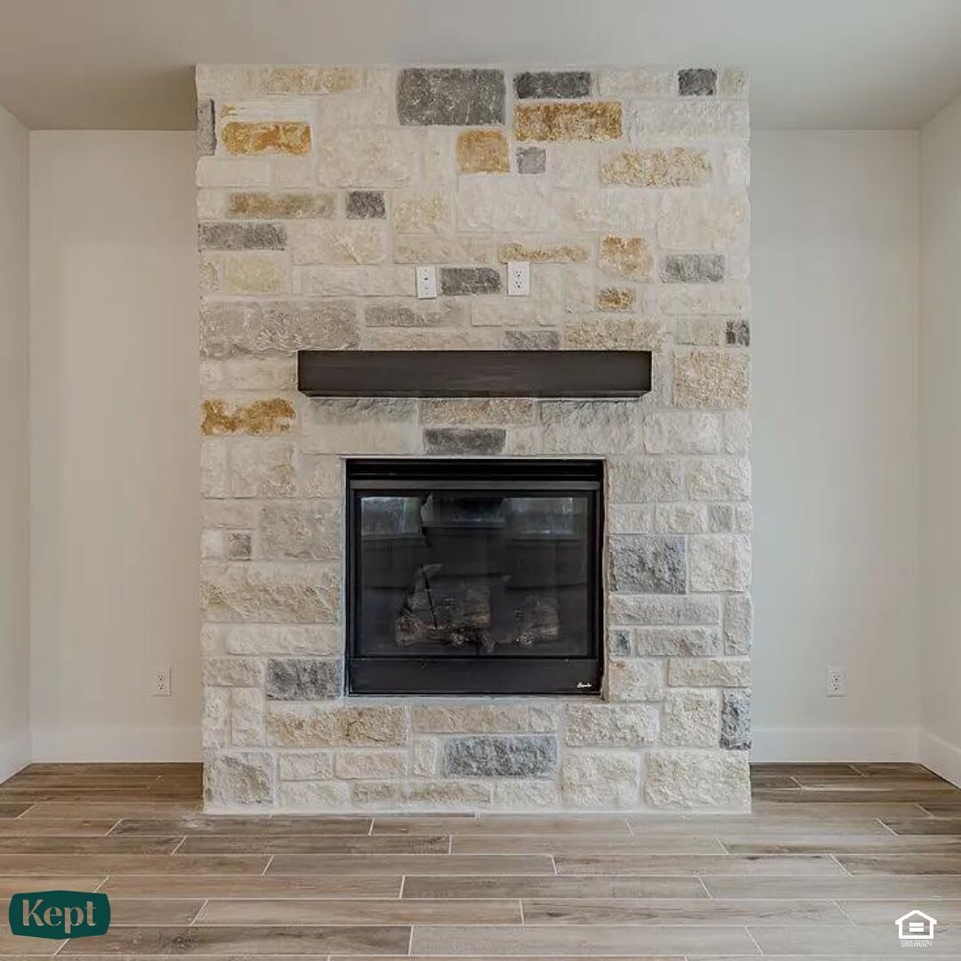 Gorgeous floor to ceiling stone fireplace with a stained mantle in the living room! 

If you are interested in our homes, contact lily@keptclassichomes.com or call 979.429.2444. 

#keptclassichomes #themeridian #activeadultcommunity #newbuild #kerrvi
