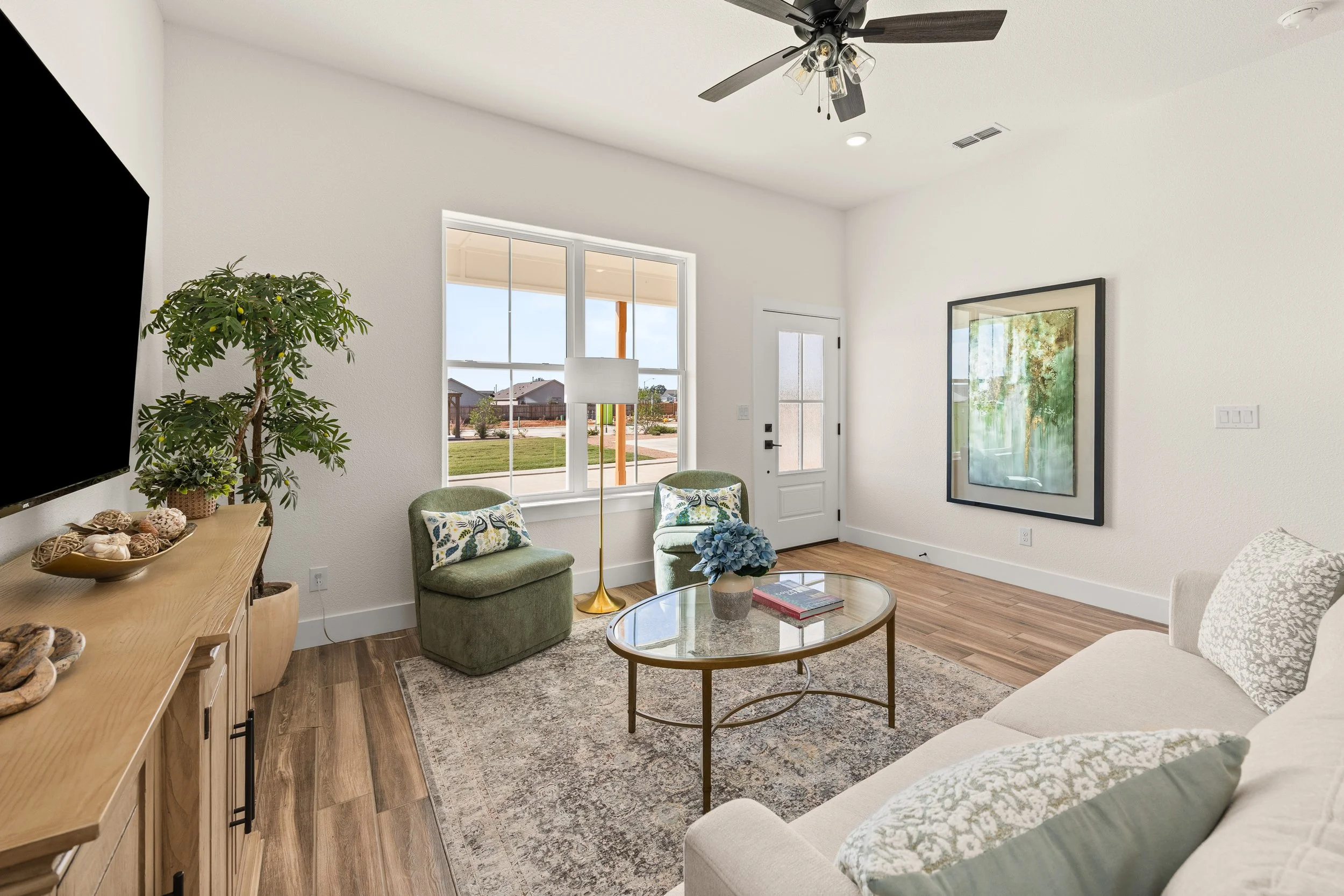 Move-In Before the Holidays: The Perks of Buying a Quick-Move-In Home