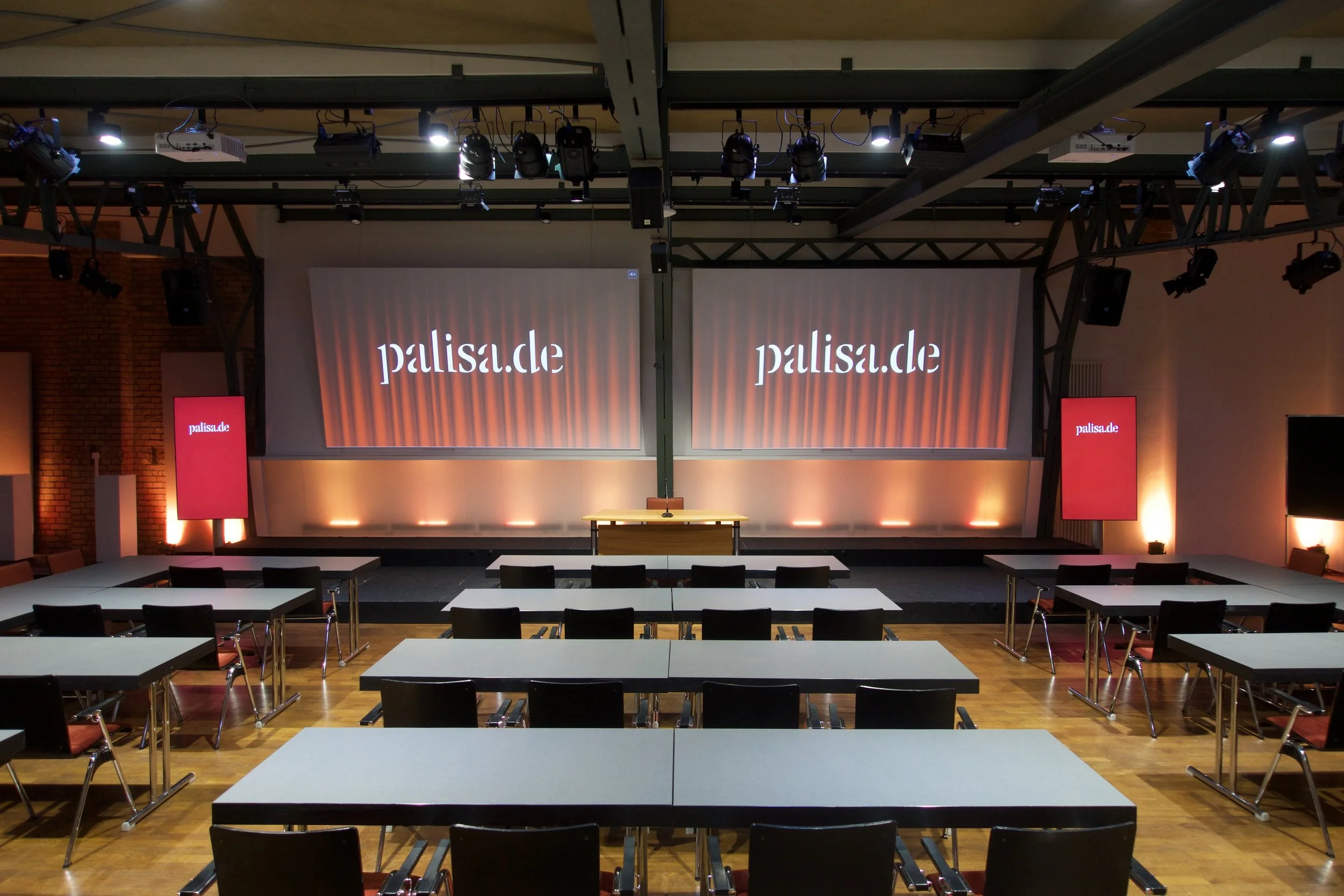 Classroom-Bestuhlung-Eventlocation-berlin-palisa.de.jpeg