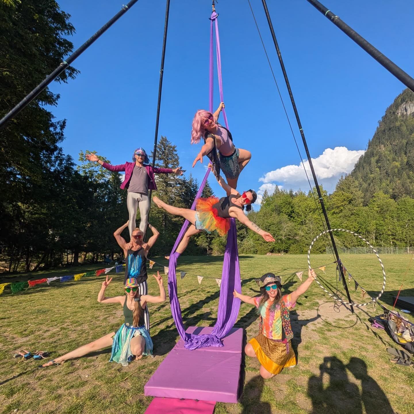 Last week we had a great time sharing the sun, silks, acro, and hula hoops at Valleycliff Elementary School for their annual carnival. This sunshine has us all looking forward to a new season of outdoor circus activities. See you all at more spring a