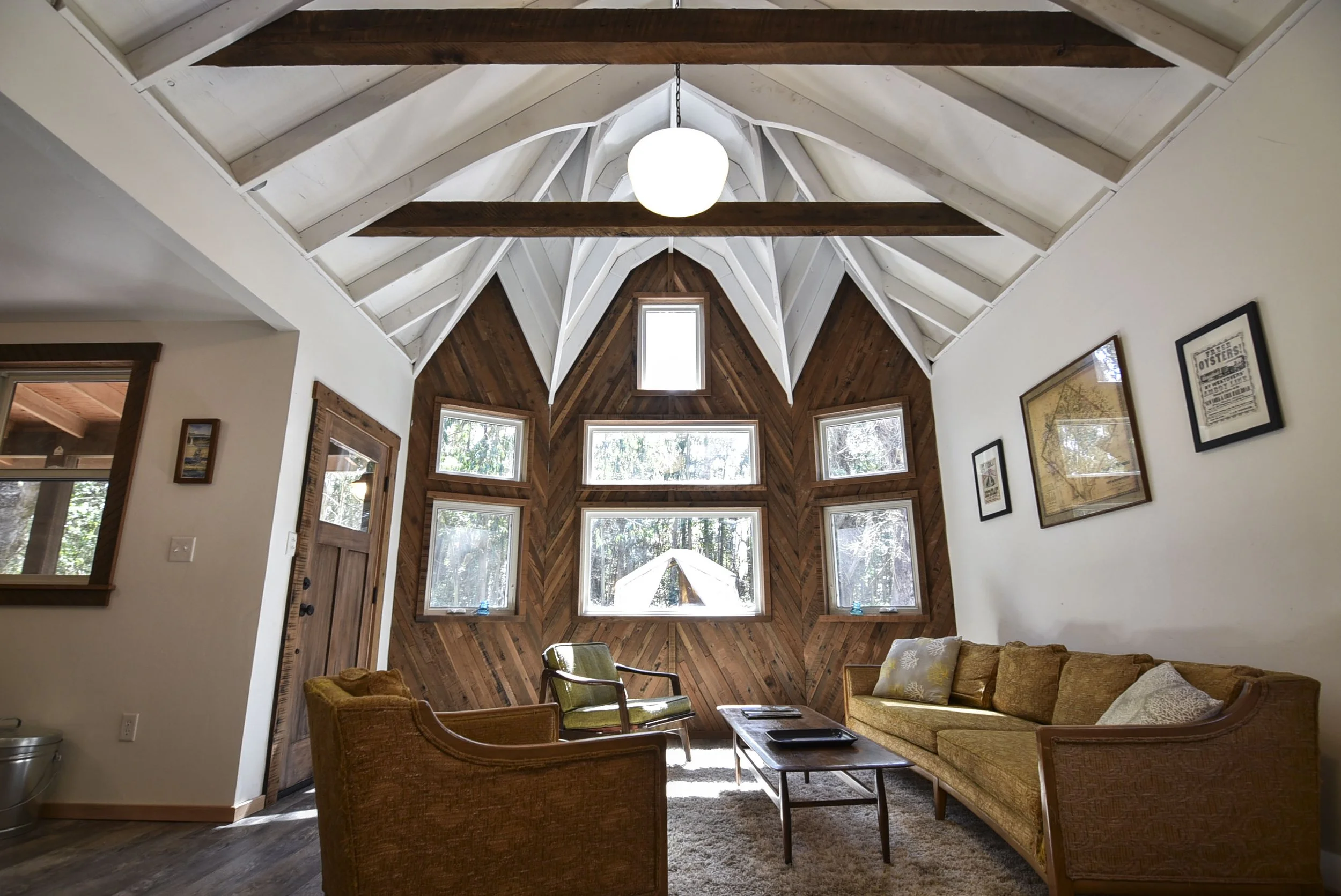 Where to Stay Near the Avenue of the Giants: A Guide to Scotia Lodge