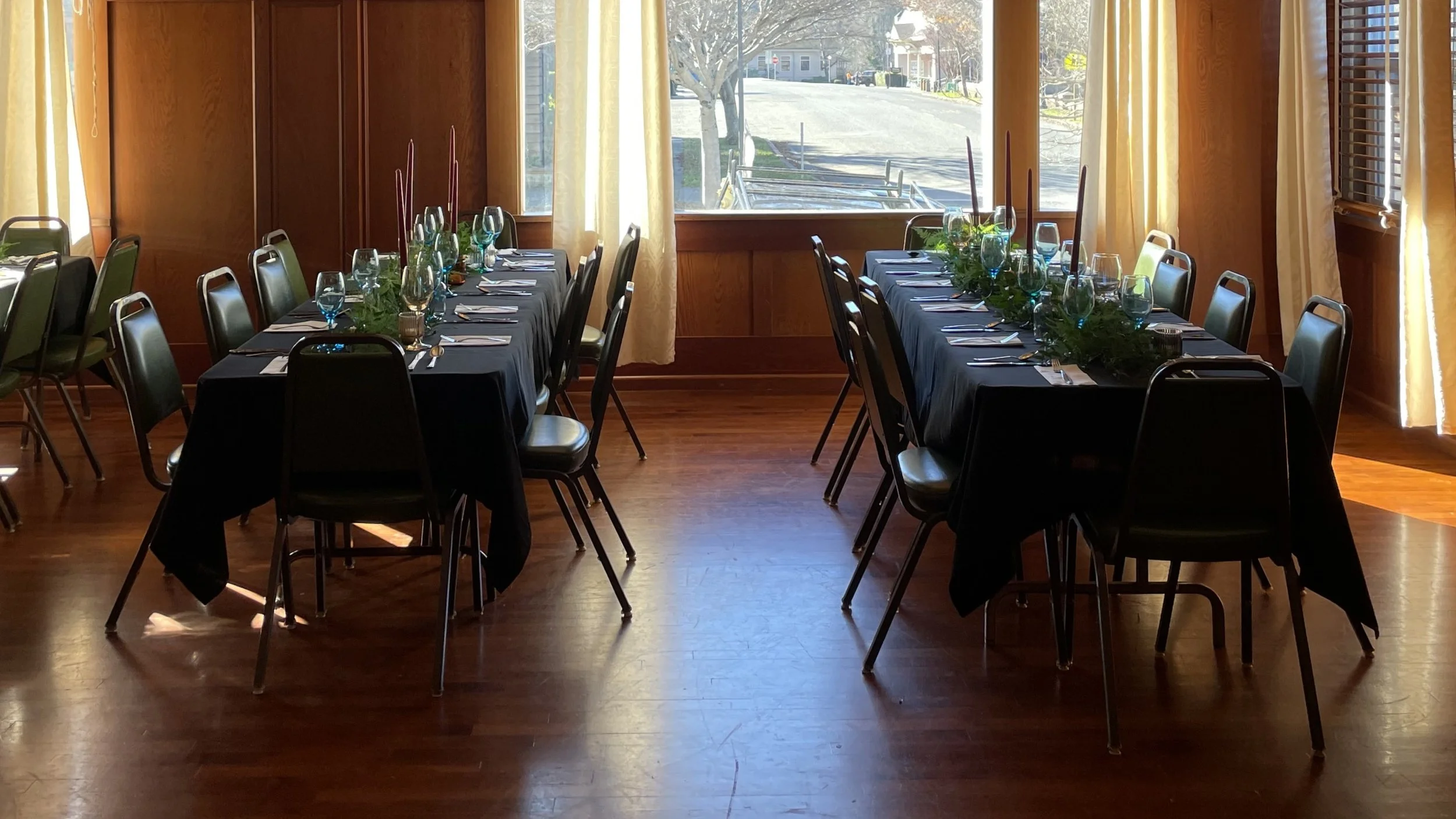 Guest rooms and dining at Scotia Lodge for a small wedding weekend