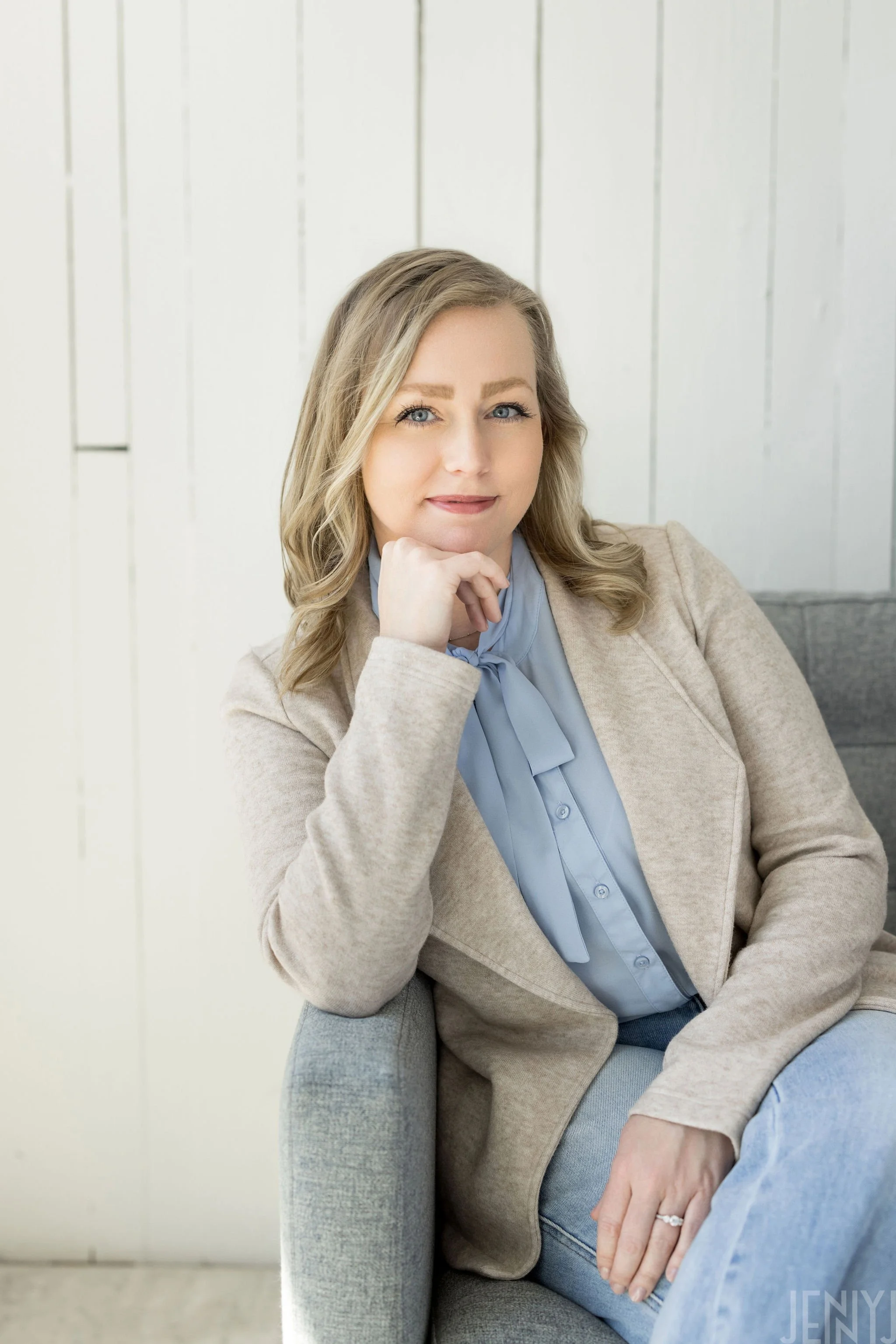 Maggie Holland, Washington state licensed therapist providing online counseling for women with anxiety and OCD.