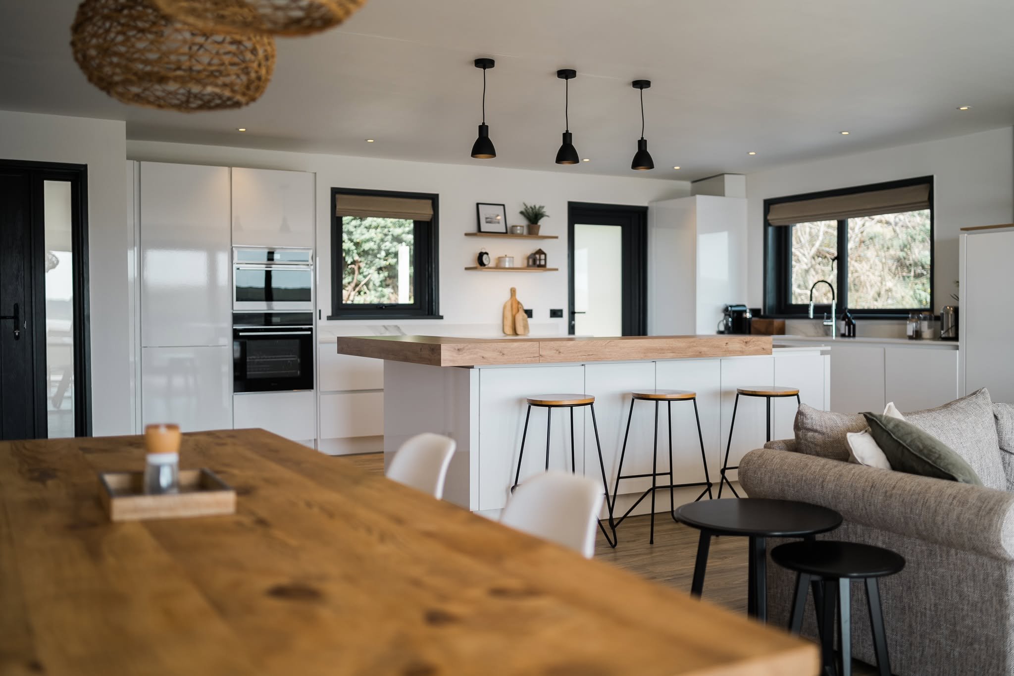 Kitchen Table Ideas for Small, Medium and Large Kitchens