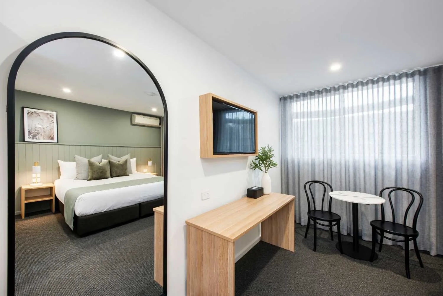 Deluxe King Room Mudgee Aden Hotel Mudgee