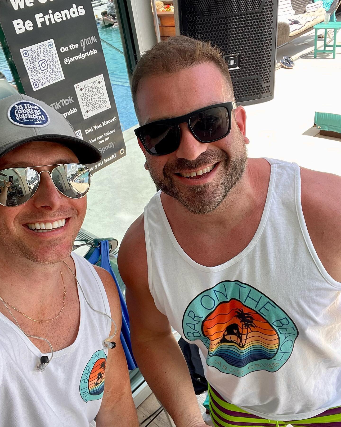 This cool Canadian cat @toeser16 picked up a Tiki Bar on the Beach 🏝️ tank at my show yesterday!  Gitchya one at jarodgrubbmusic.com ya know