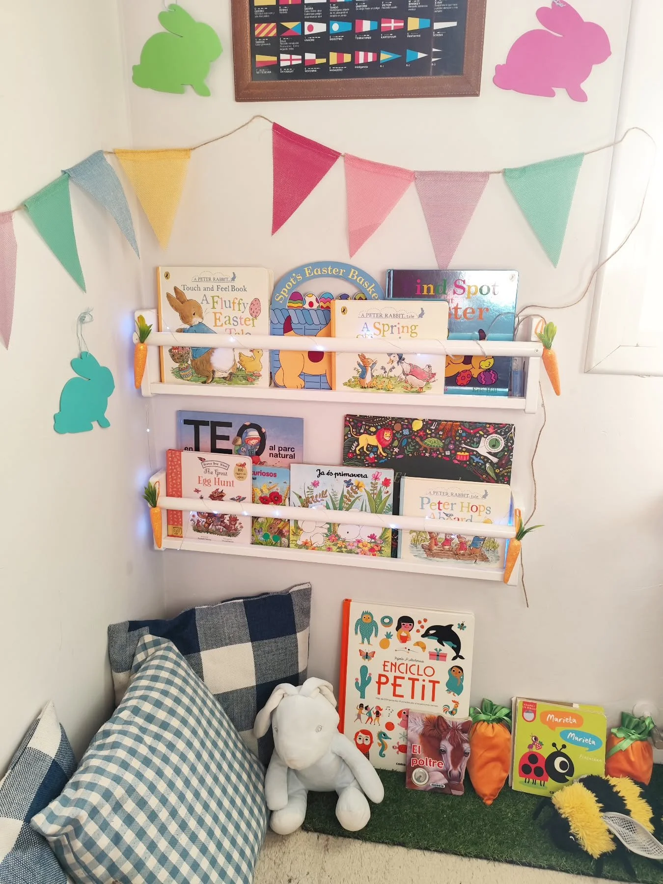 Librer&iacute;a Abril vol. 1

Peque&ntilde;os rincones que cambian con la temporada 🌸🐰

As&iacute; ha quedado su rinc&oacute;n de lectura para Pascua: conejitos, guirnaldas de colores, luces suaves y cuentos que hablan de primavera y nuevos comienz