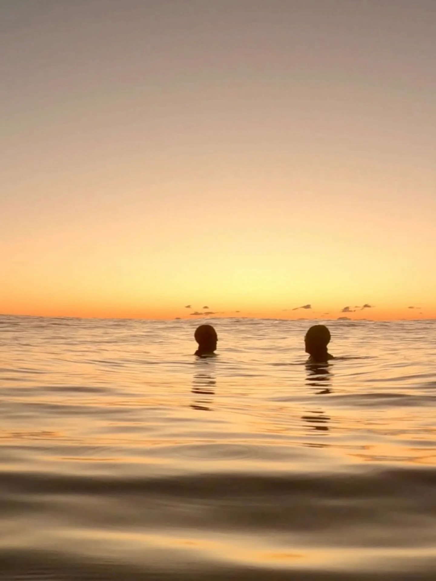 Joining the Life Guards of Australia today with #portmacseadragons to stand shoulder to shoulder as a show of support for lifesavers &amp; compassion for the Jewish community.
No speeches,3 minutes of respectful silence, standing shoulder to shoulder