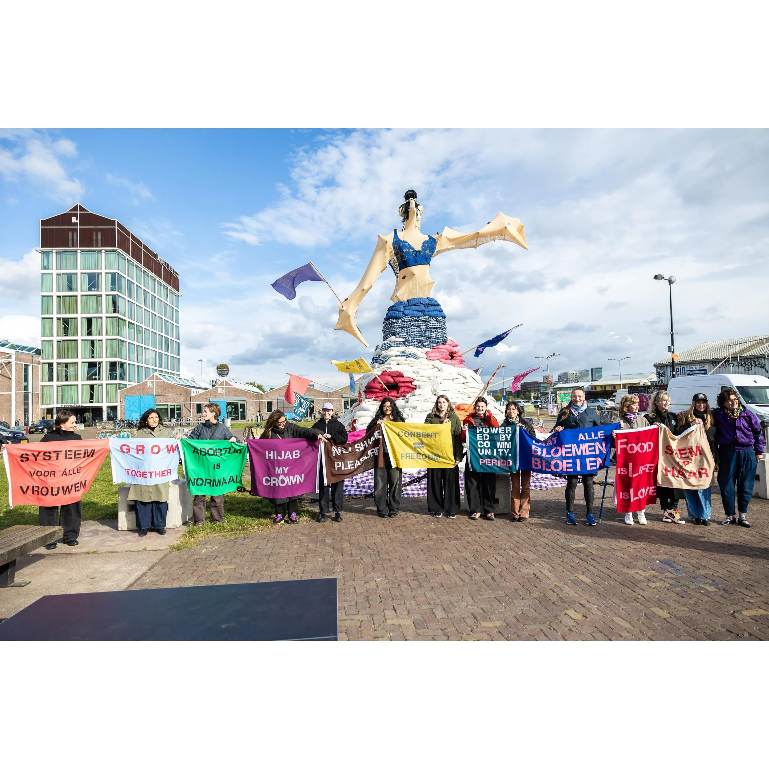 Wish Me Well by @laraschnitger at @ndsm 🎨
&ldquo;She has no name, but she is a fighter for women&rsquo;s rights. A figurehead by the water.&rdquo; 💪🏻
Part 1: What an incredible thing to be a part of! Before the official unveiling, we worked with L