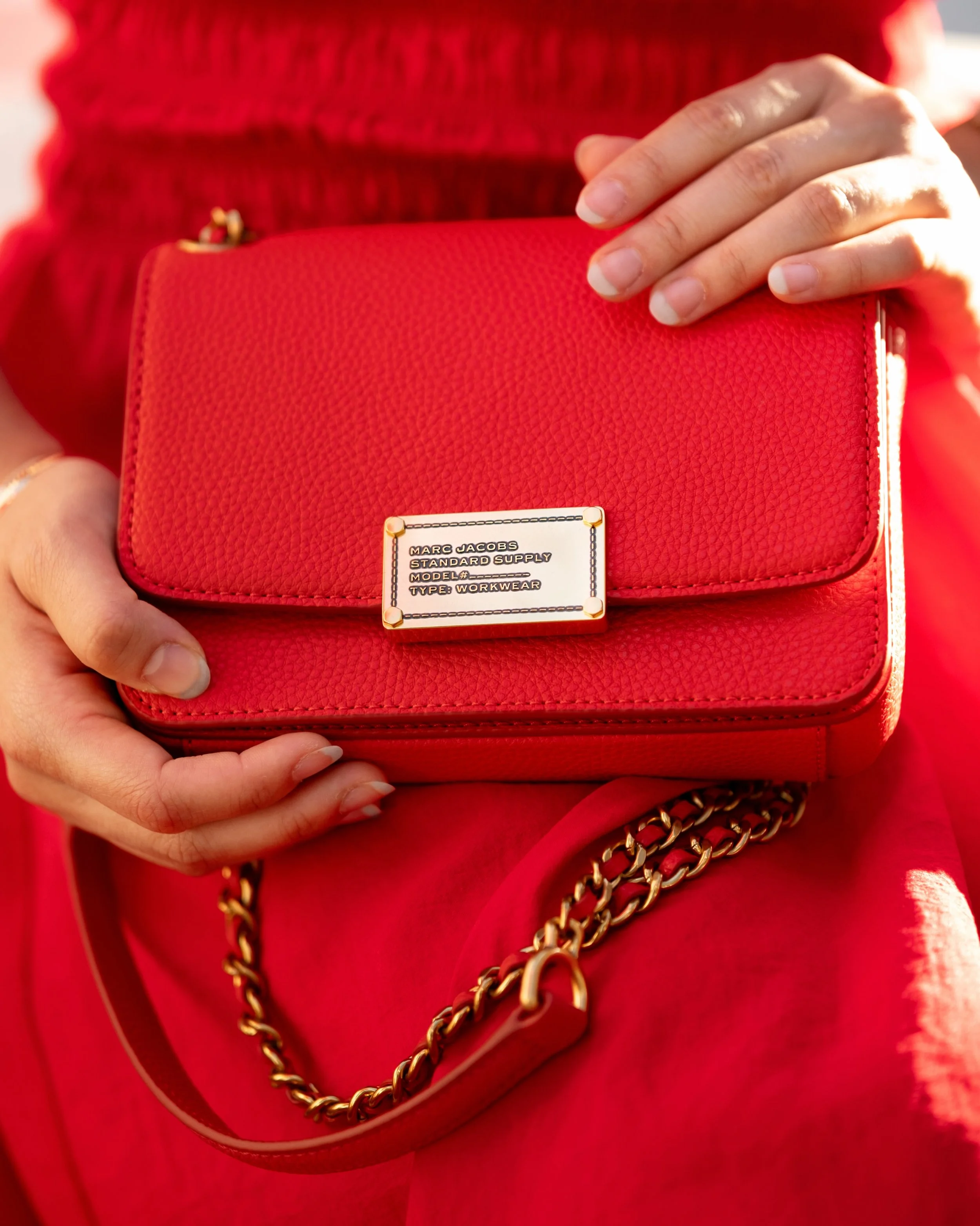 a little red for the end of summer ❤️ 

👜: @marcjacobs 

.
.
.
#productphotography #stilllifephotography #fashionproducts #marcjacobs